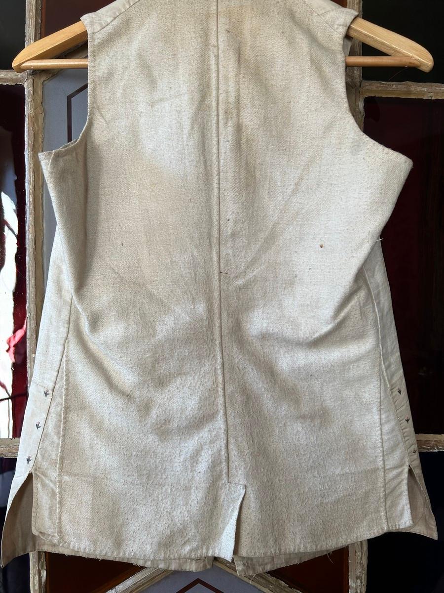 Bestickte Taft-Taft-Taft-Taft-Taft-Mantel im Stil Louis XVI., Frankreich um 1785 11