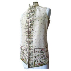 Louis XVI court waistcoat in embroidered taffeta - France Circa 1785