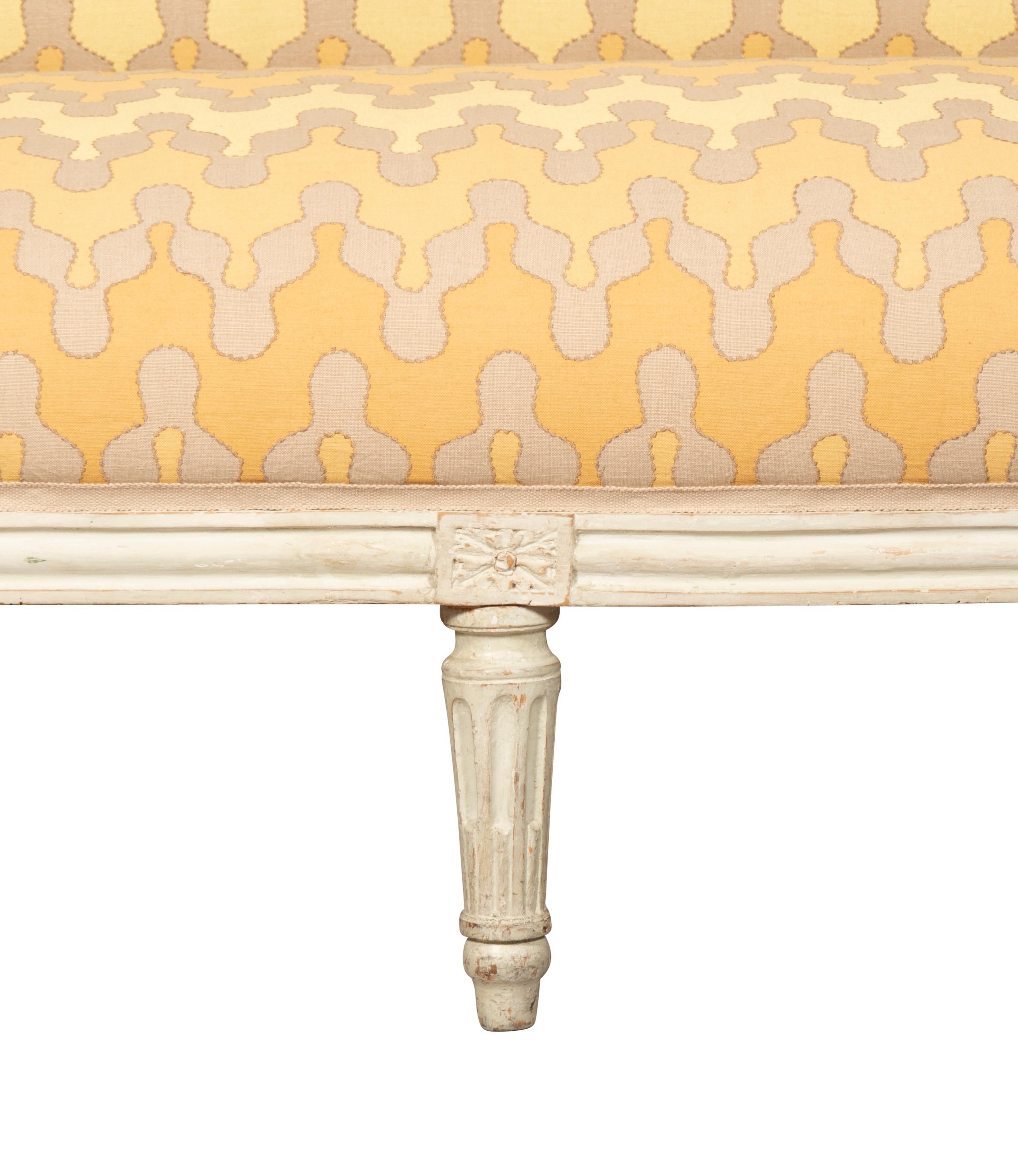 Louis XVI Creme Painted Canape For Sale 3