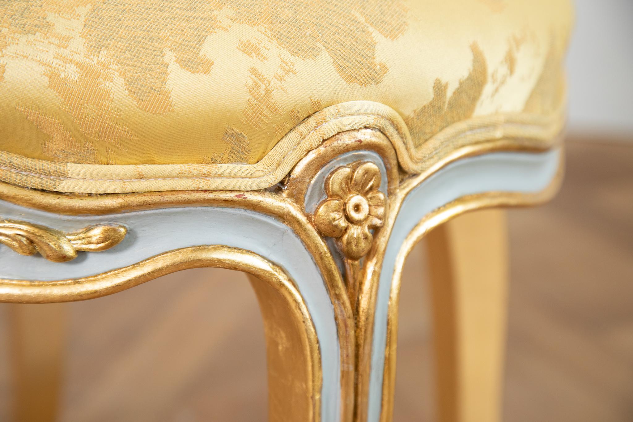 Louis XVI Crosse Renverse Stool Painted with Gold Highlights For Sale 6