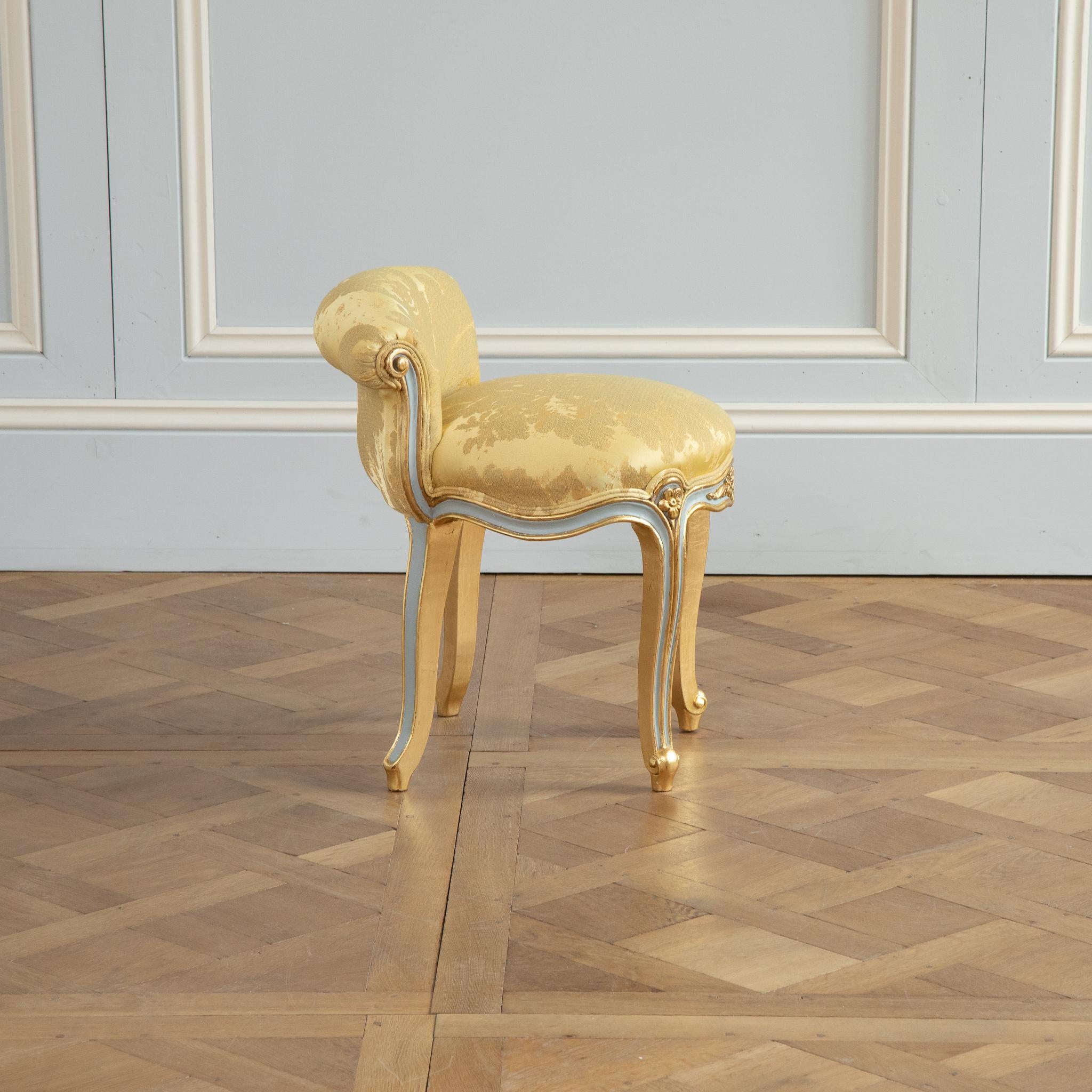 Hand-Carved Louis XVI Crosse Renverse Stool Painted with Gold Highlights For Sale