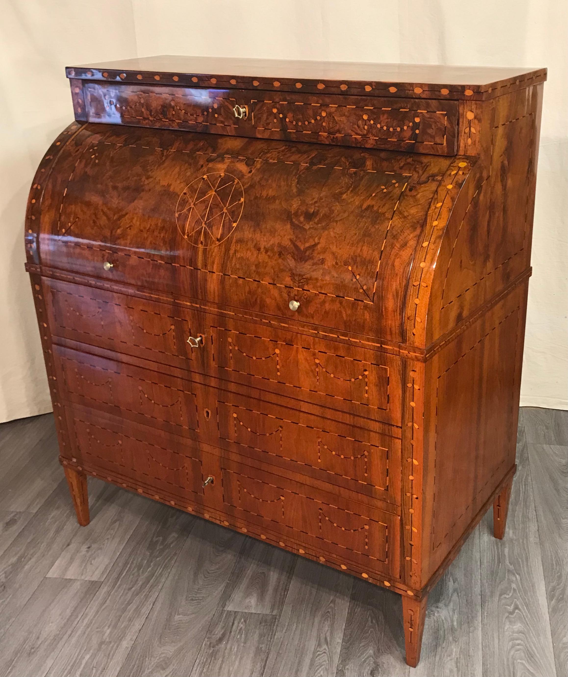 Louis XVI Cylinder Desk, South Germany, 1780 In Good Condition For Sale In Belmont, MA