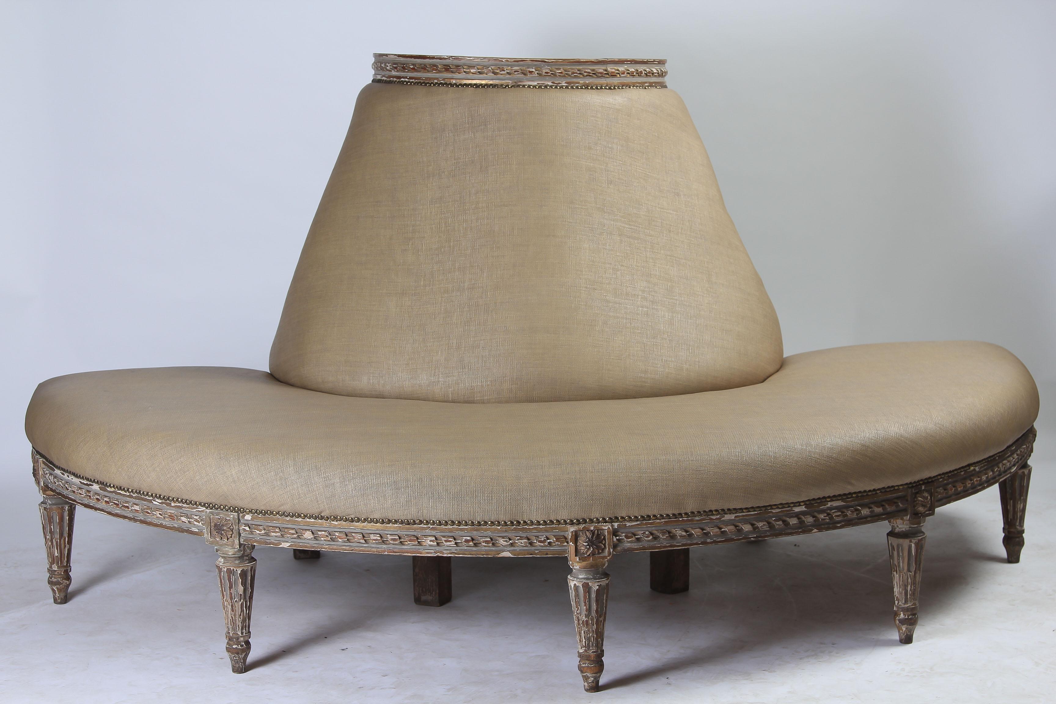 Louis XVI. Demi-Lune- Banquette aus bemaltem Holz (18. Jahrhundert und früher) im Angebot