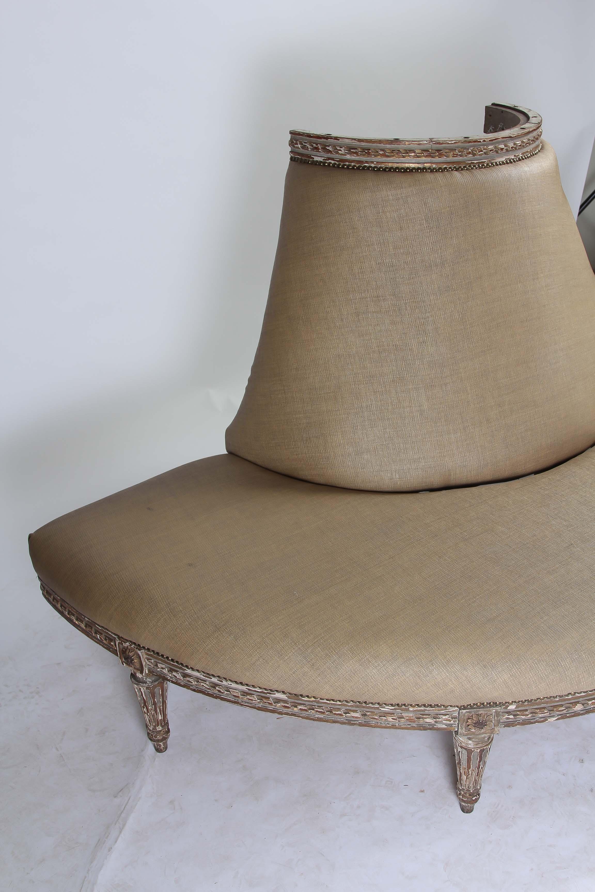 Louis XVI. Demi-Lune- Banquette aus bemaltem Holz im Angebot 2