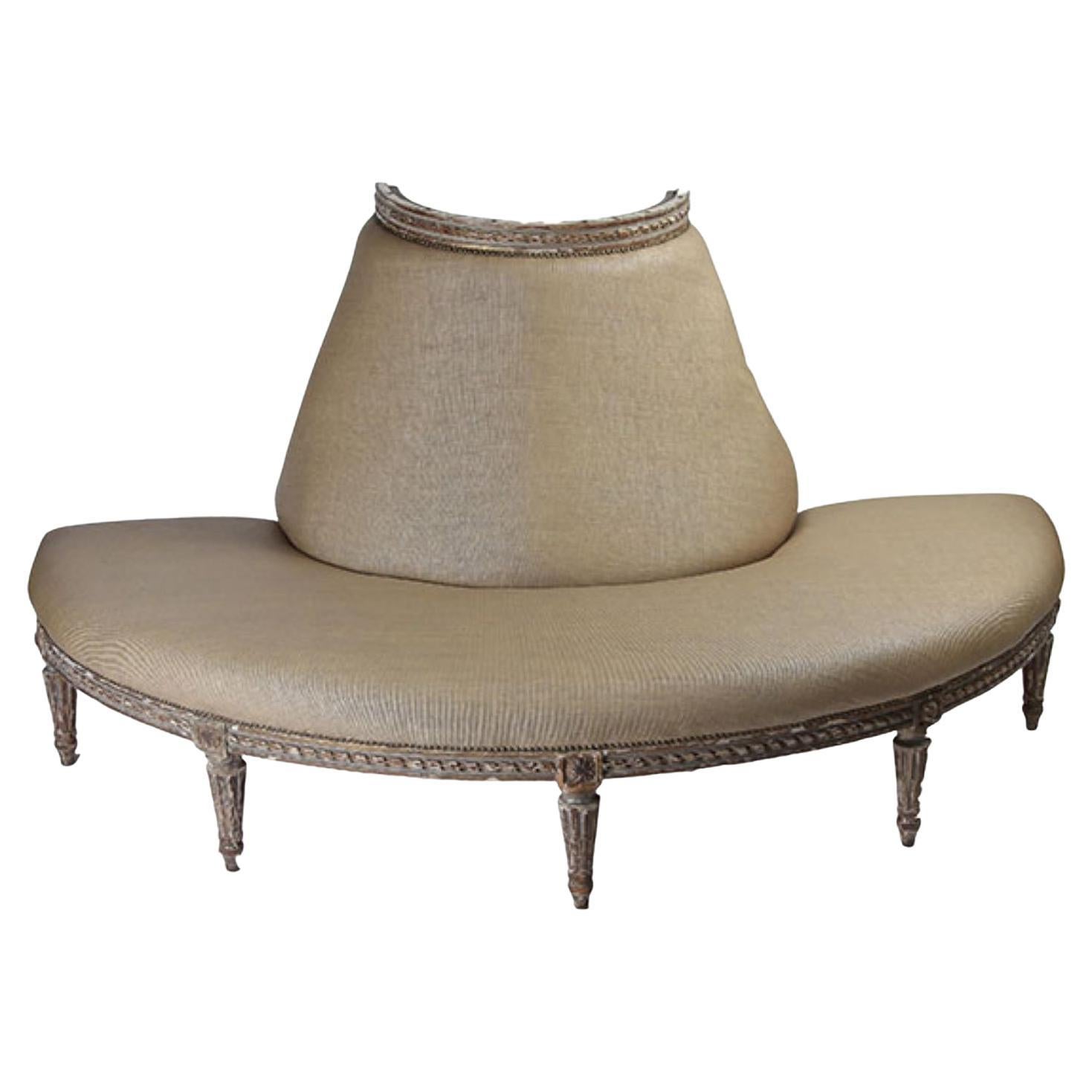 Louis XVI. Demi-Lune- Banquette aus bemaltem Holz im Angebot
