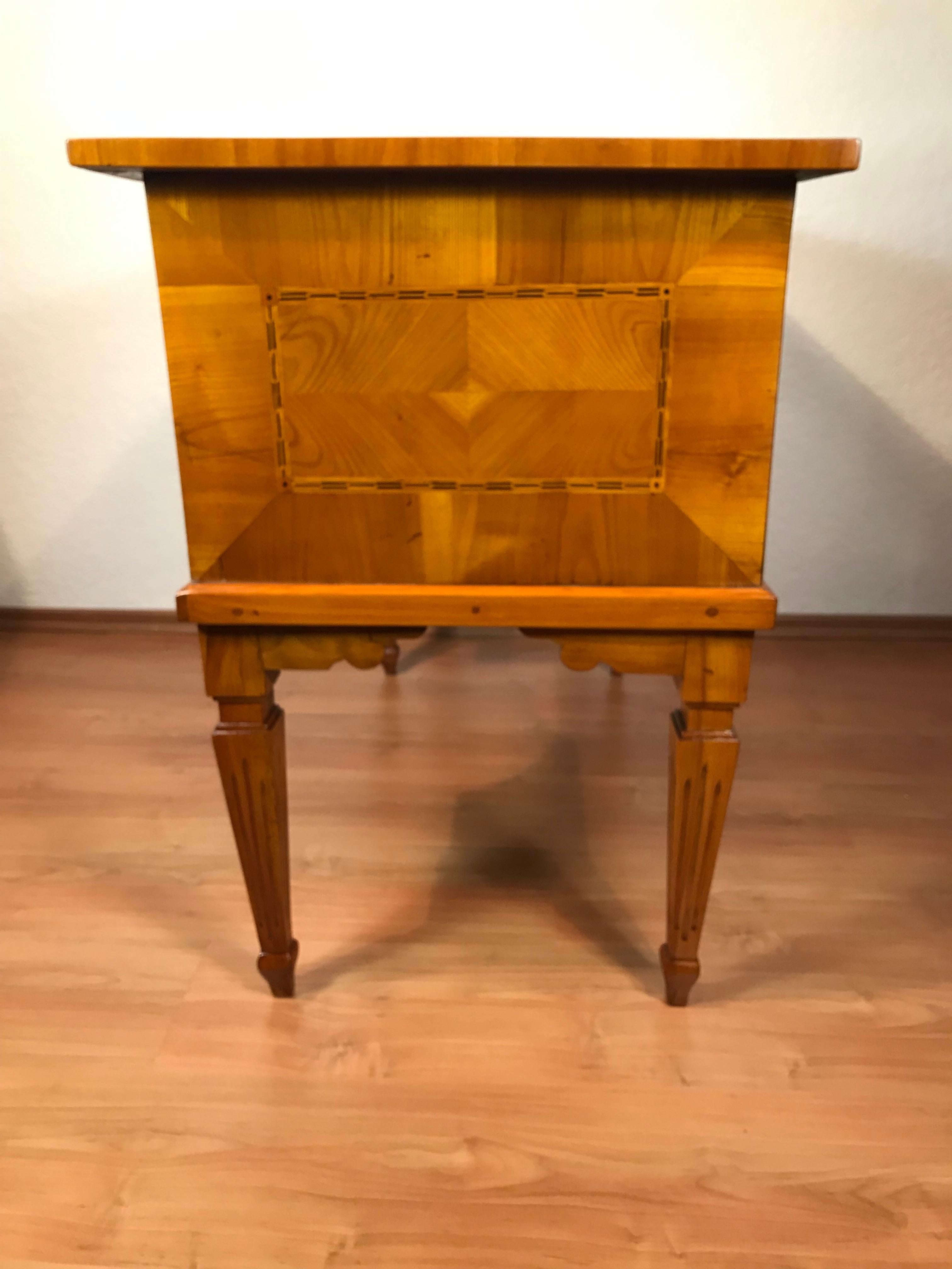 Fine XVIII secolo Scrivania Luigi XVI, Germania 1780, impiallacciatura di ciliegio in vendita