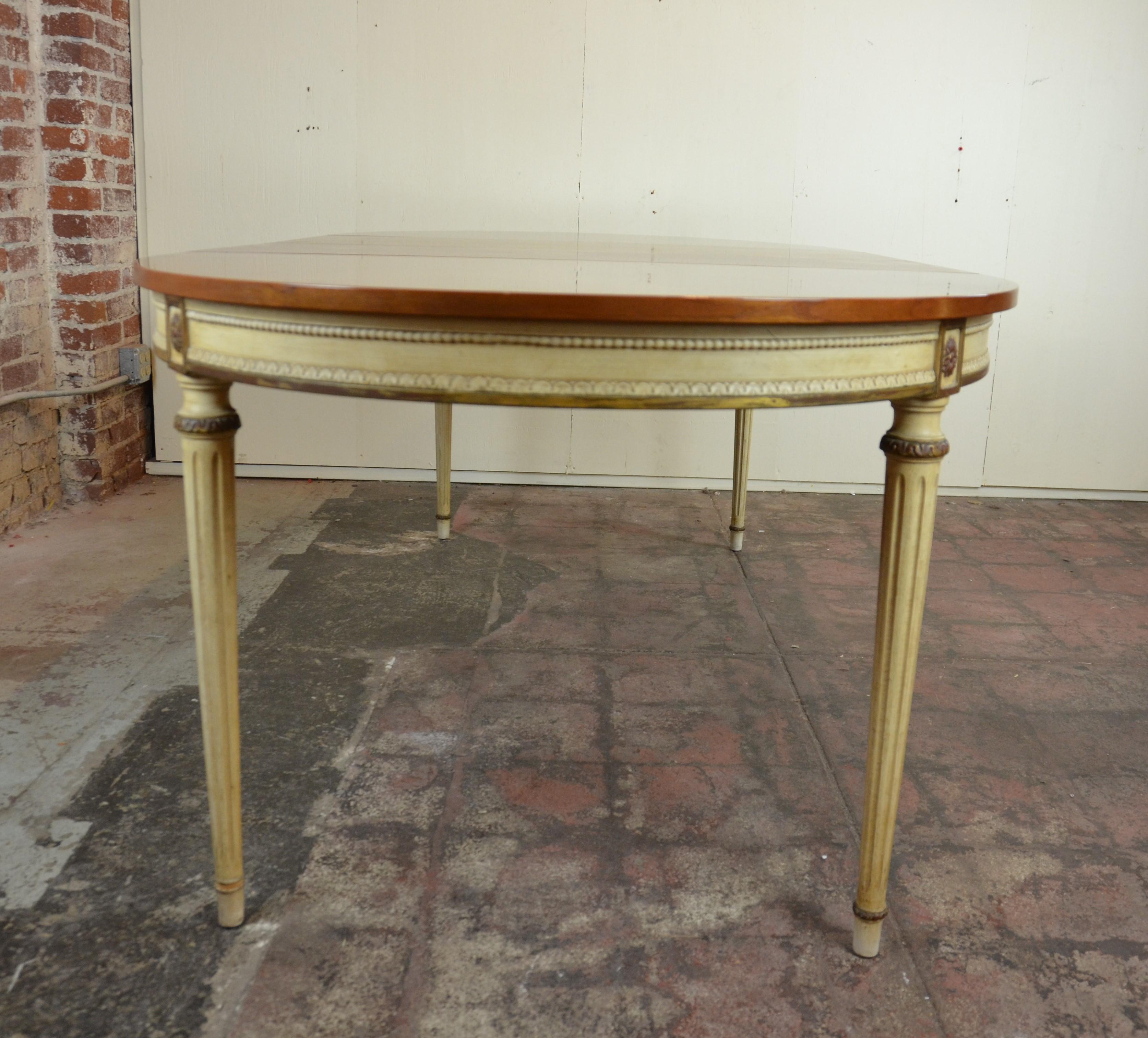 Louis XVI Dining Table by Kindel and 3 Leafs In Good Condition In Pomona, CA