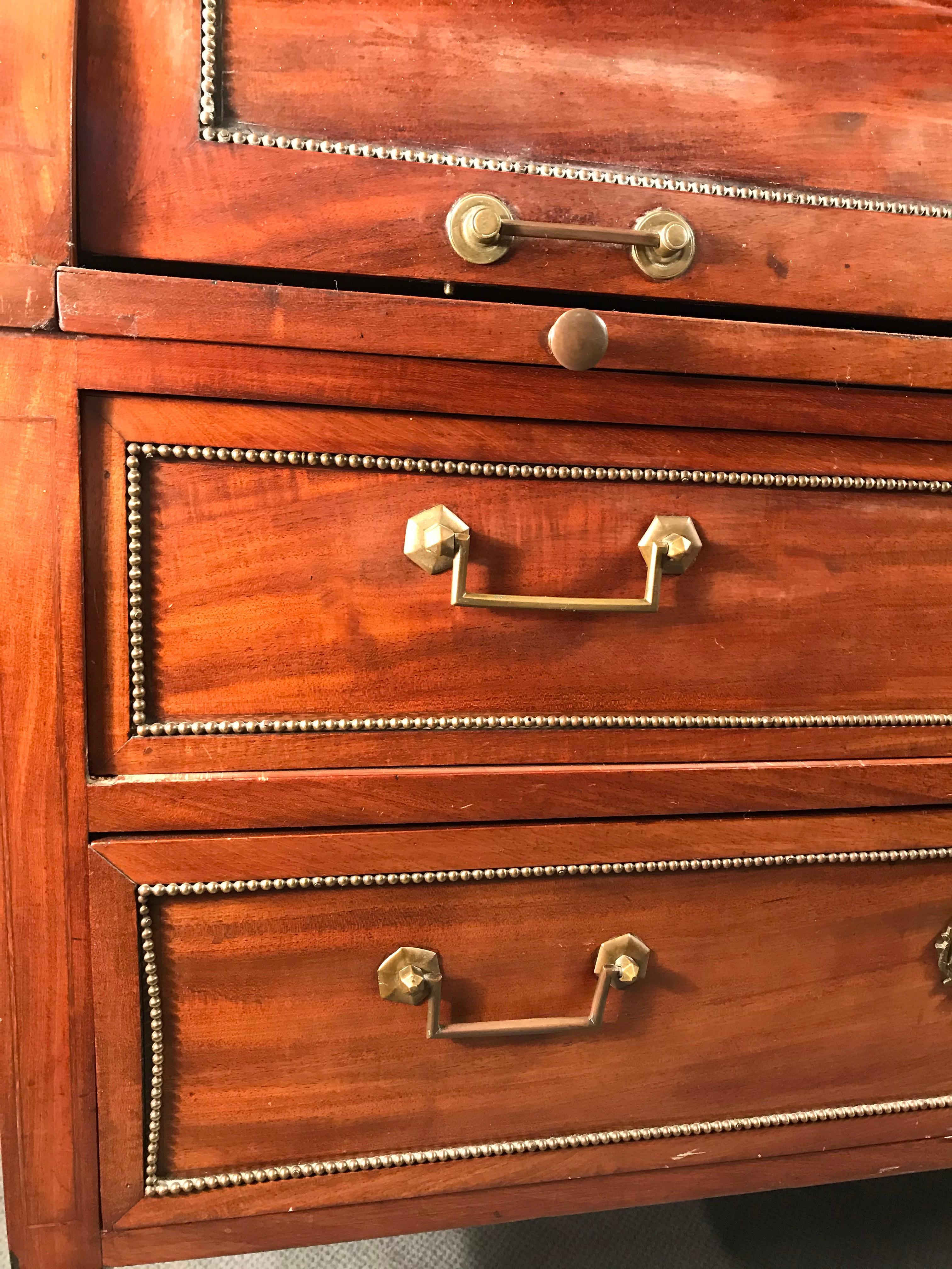 Louis XVI /Directoire Cylinder Desk with Bookcase Top, France, 1790-1800 In Good Condition For Sale In Belmont, MA