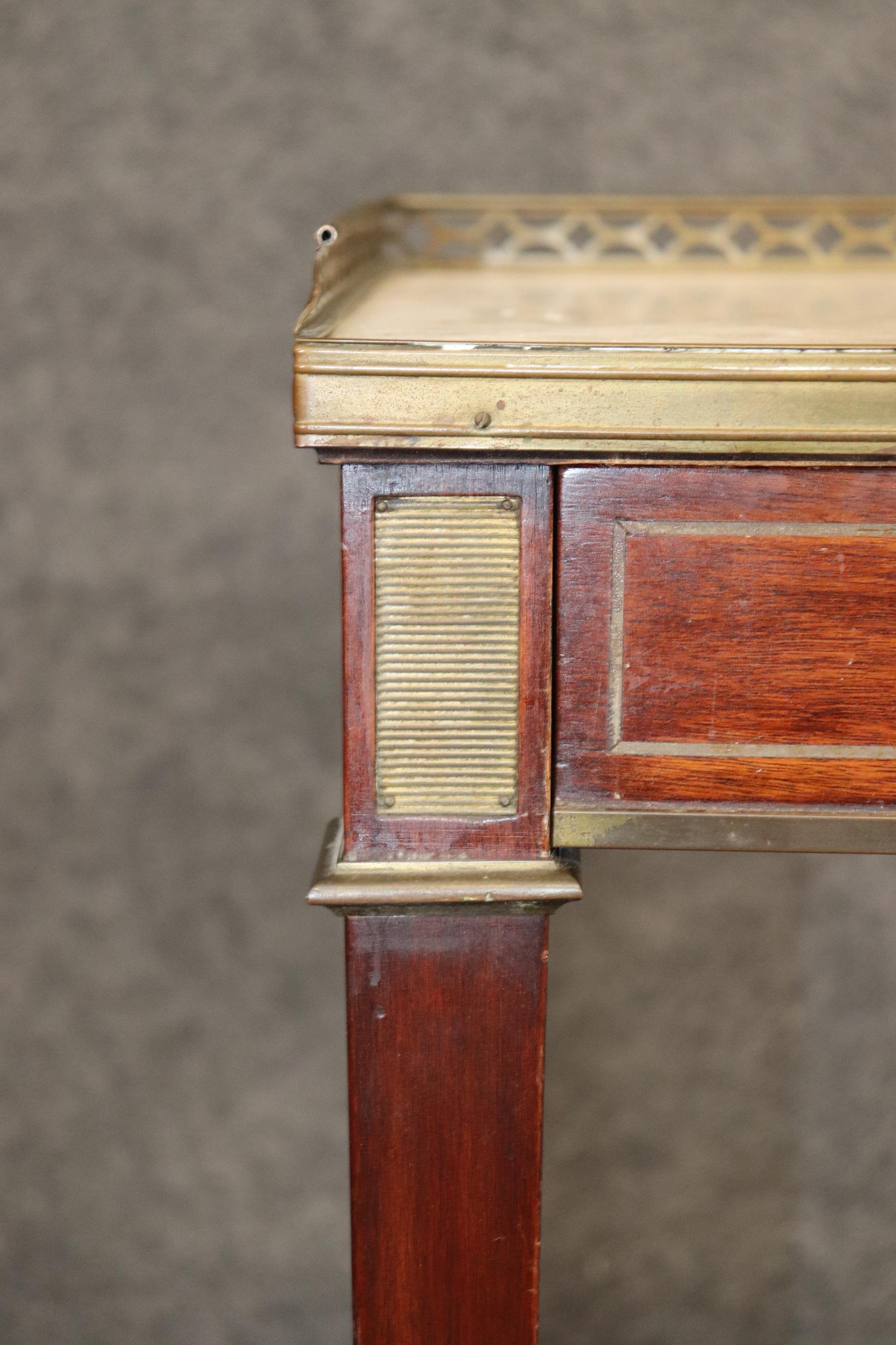 Européen Support de style Directoire français Louis XVI en acajou et marbre, vers 1910 en vente