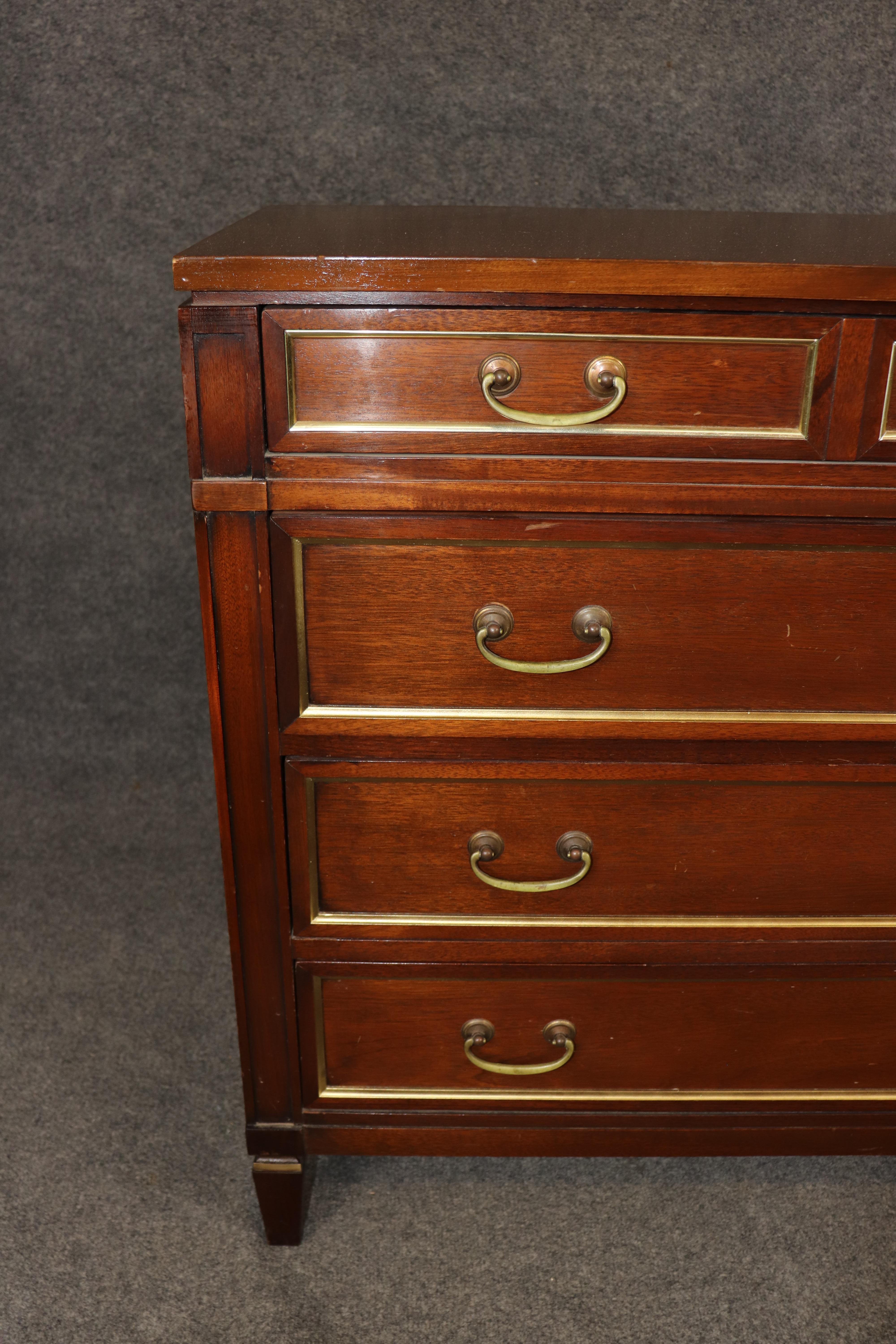 Kommode mit 4 Schubladen im Directoire-Stil aus Mahagoni im Louis-XVI.-Stil, ca. 1940er Jahre im Angebot 4