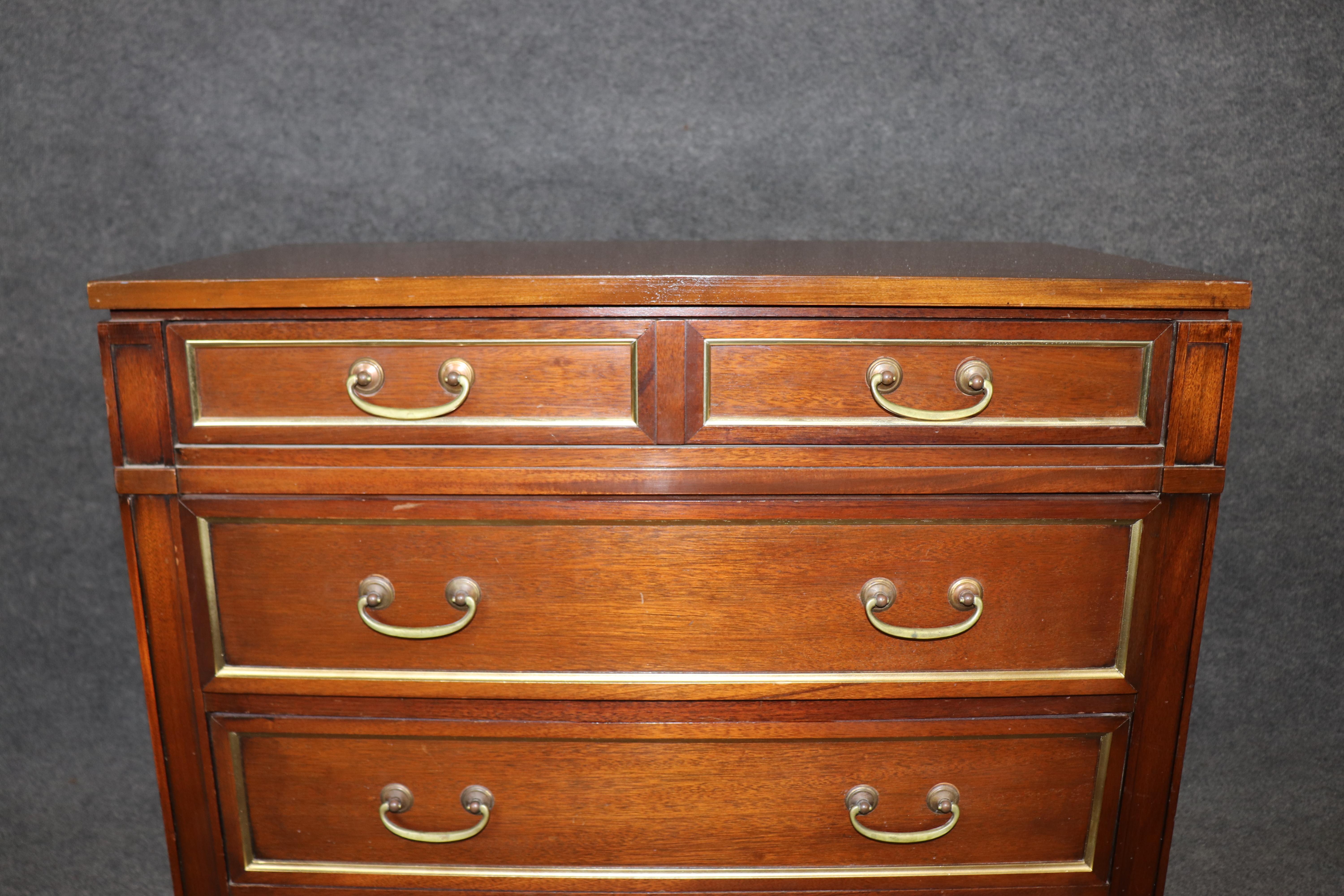 Kommode mit 4 Schubladen im Directoire-Stil aus Mahagoni im Louis-XVI.-Stil, ca. 1940er Jahre im Angebot 6