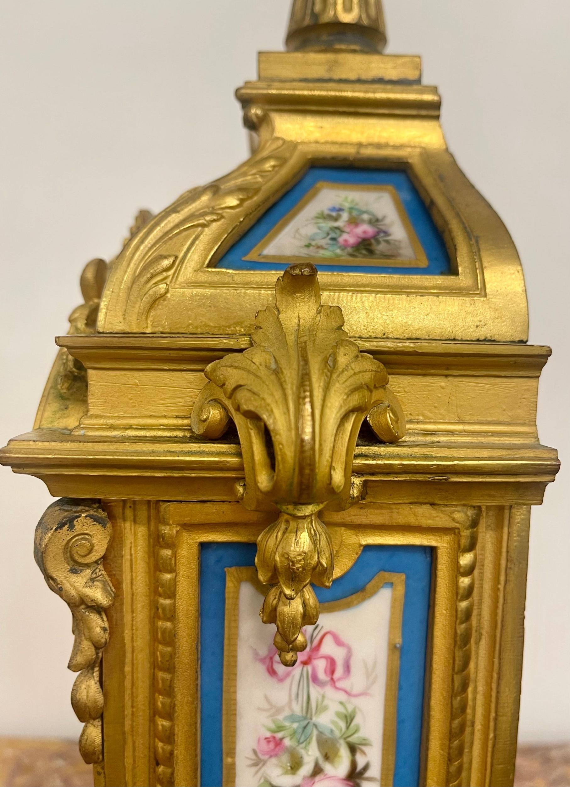 Pendule de cheminée Louis XVI en bronze doré, Conrad Felsing, Berlin en vente 1