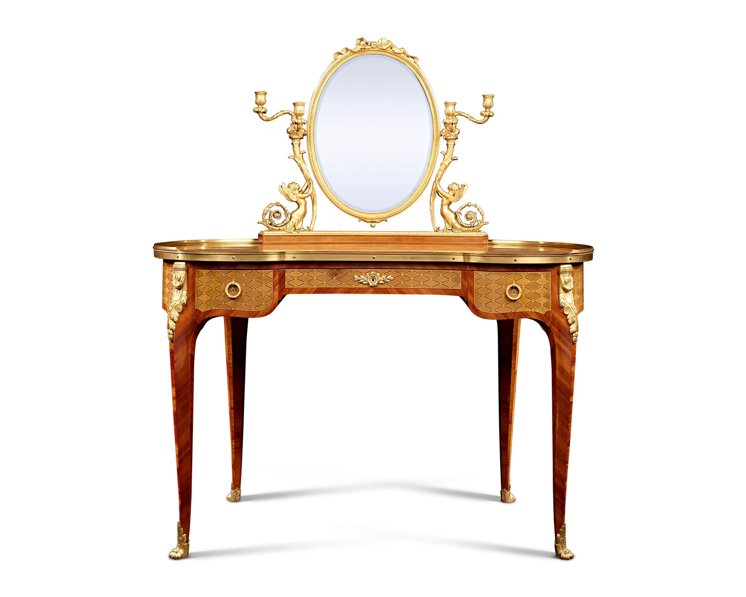 Eloquente Intarsien und eine getreue Interpretation des Louis XVI-Geschmacks kennzeichnen diese schöne Frisierkommode von Paul Sormani aus dem 19. Ein anmutiger ovaler Schminkspiegel krönt dieses tadellose Design, das mit einem Ormolu-Rahmen aus