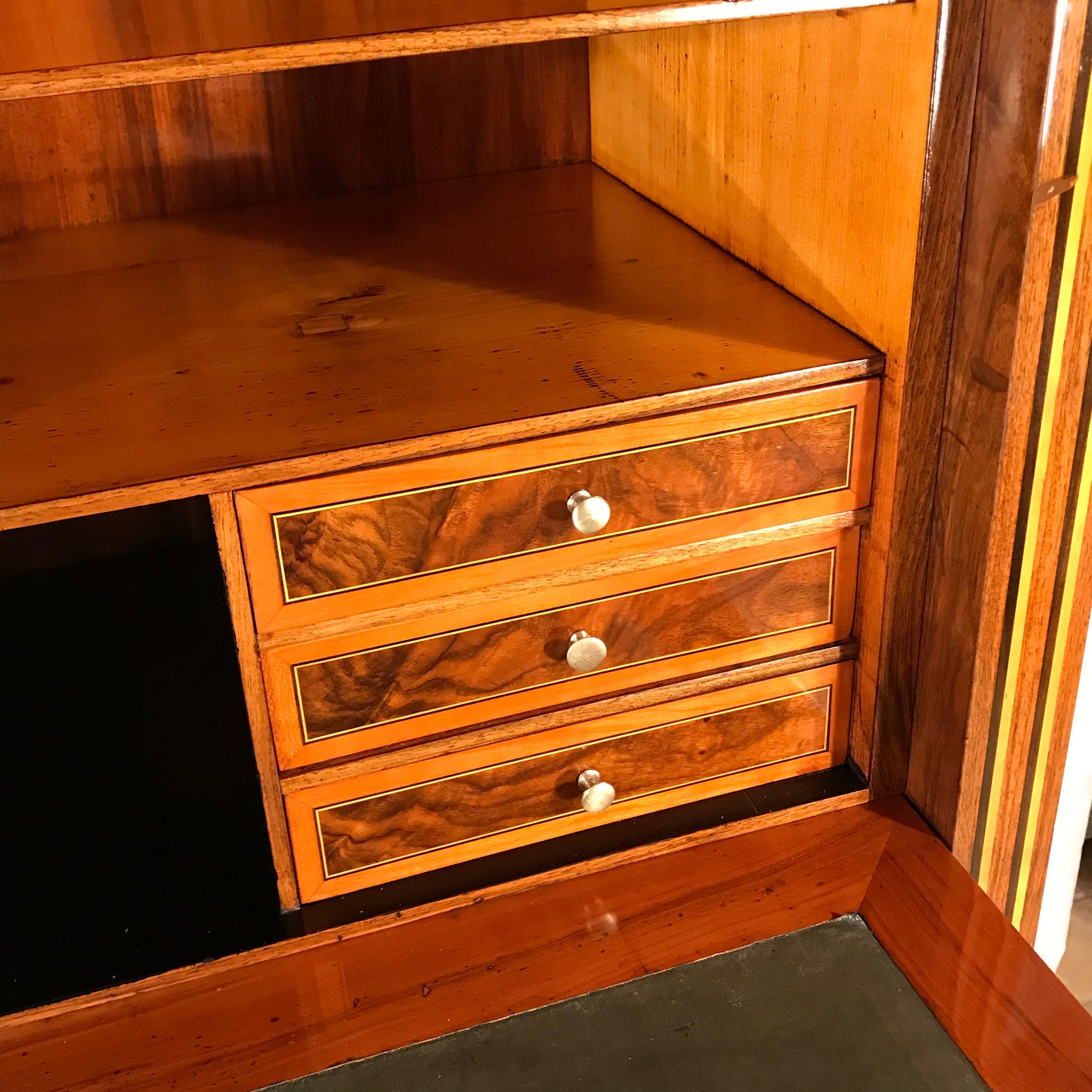 Louis XVI Drop Front Desk, France 1780-1800, Walnut Root Veneer In Good Condition For Sale In Belmont, MA