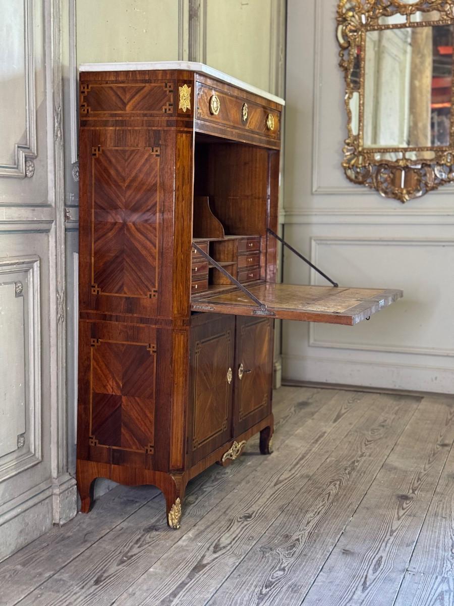 Secrétaire à abattant Louis XVI en placage de bois de rose et de bois de violette, XVIIIe siècle Excellent état - En vente à Honnelles, WHT