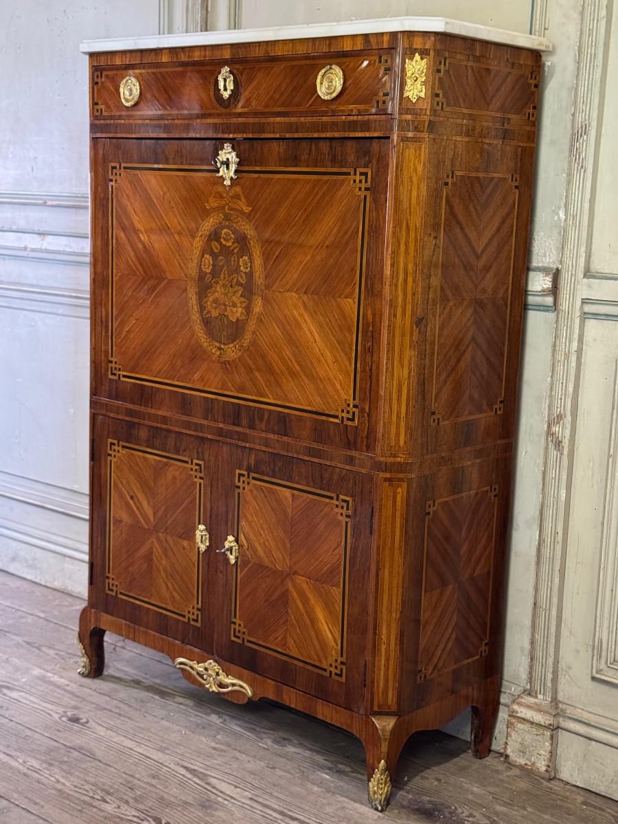 XVIIIe siècle et antérieur Secrétaire à abattant Louis XVI en placage de bois de rose et de bois de violette, XVIIIe siècle en vente