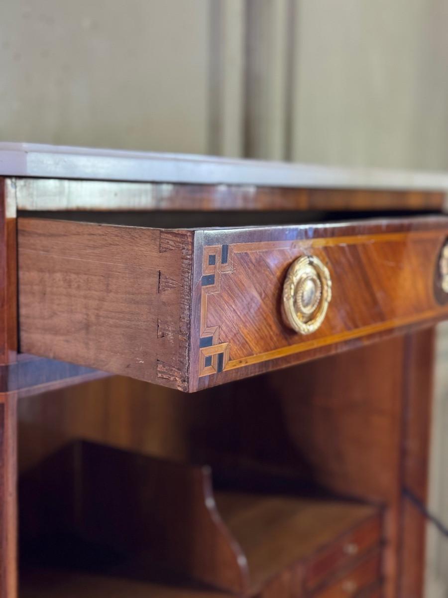 Bois Secrétaire à abattant Louis XVI en placage de bois de rose et de bois de violette, XVIIIe siècle en vente