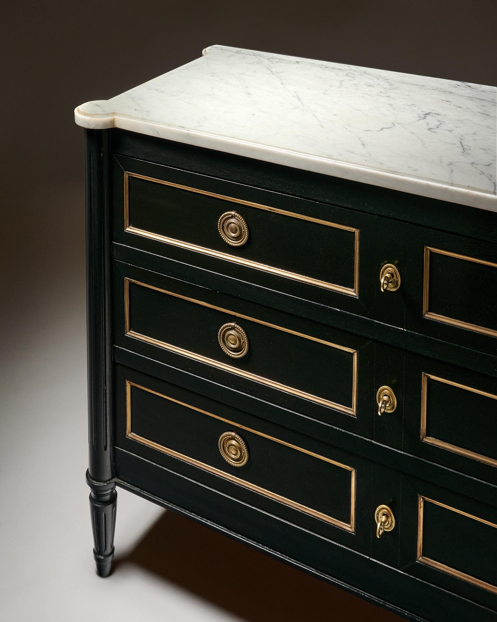Louis XVI Ebonized Chest of Drawers For Sale 3