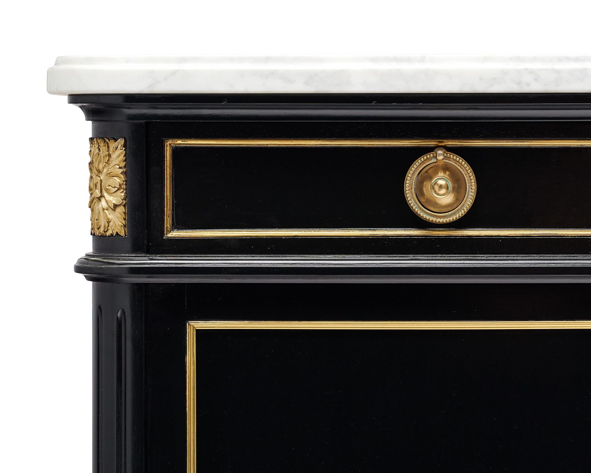 Buffet français ébénisé Louis XVI Bon état - En vente à Austin, TX