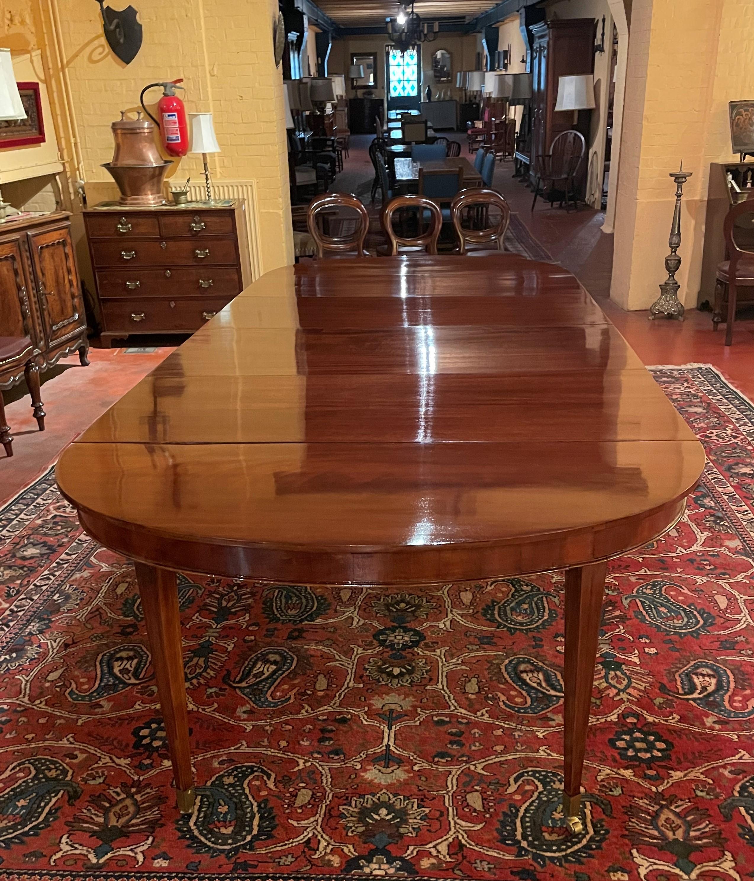 Louis XVI Extending Table with 4 Extension in Mahogany, France 4