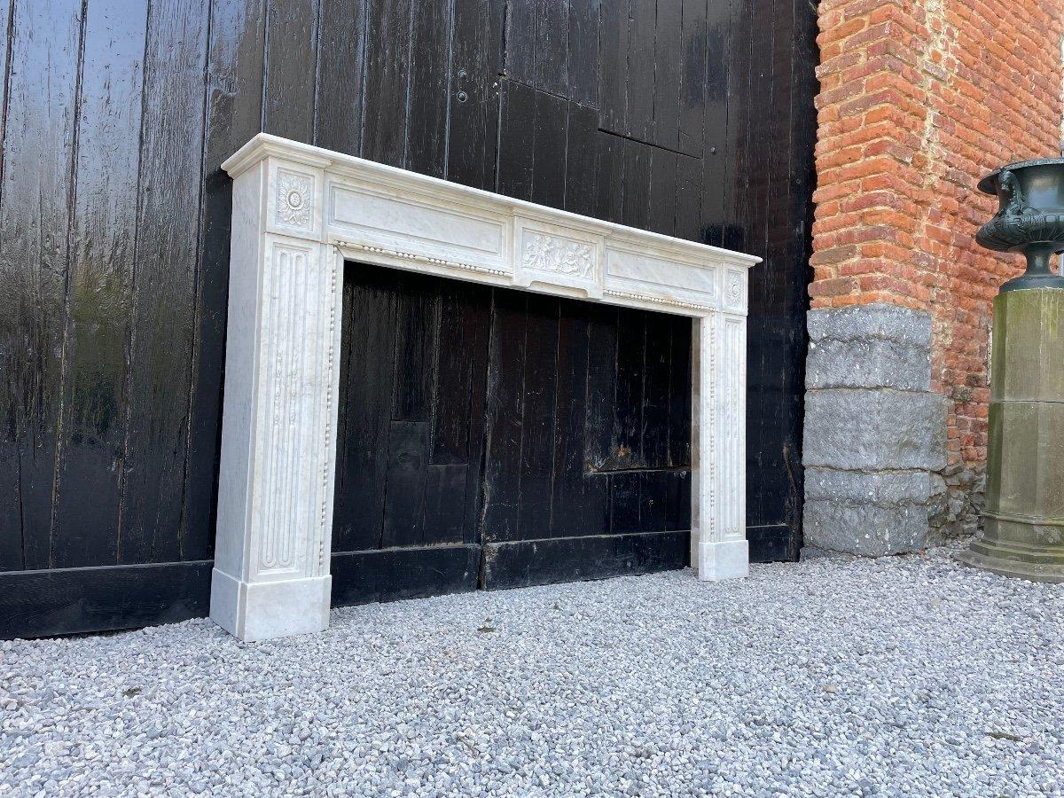 Louis XVI Fireplace in Carrara Marble For Sale 2