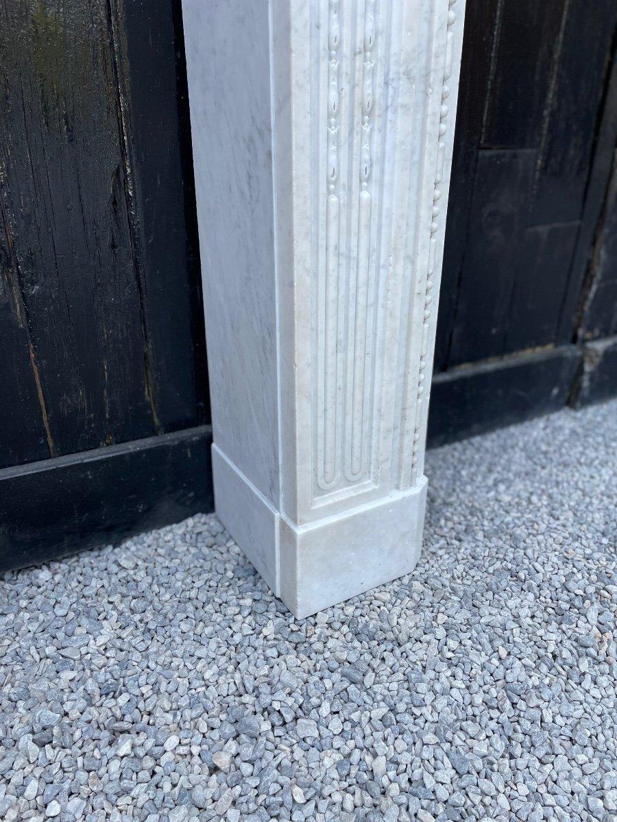 Louis XVI Fireplace in Carrara Marble For Sale 3