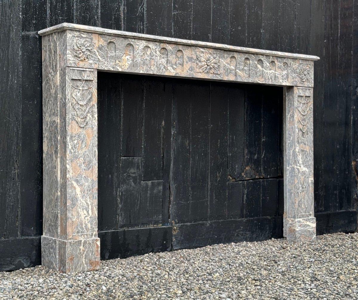 Louis XVI fireplace in gray Ardennes marble, 

Restored shelf : see pictures

Dimensions of the hearth: 96.5 x 140 cm