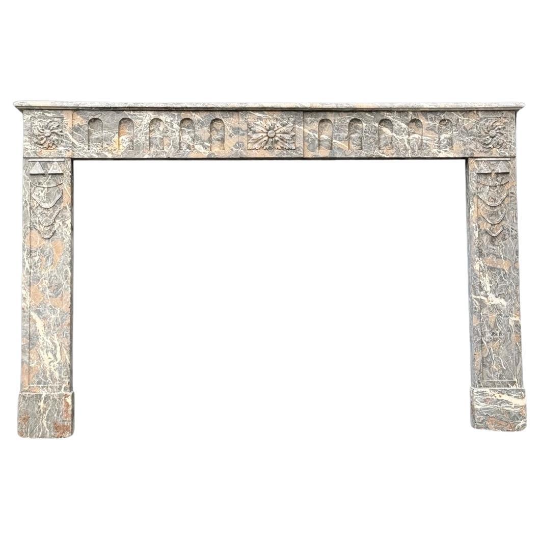 Cheminée Louis XVI en marbre gris Ardennes, 18ème siècle