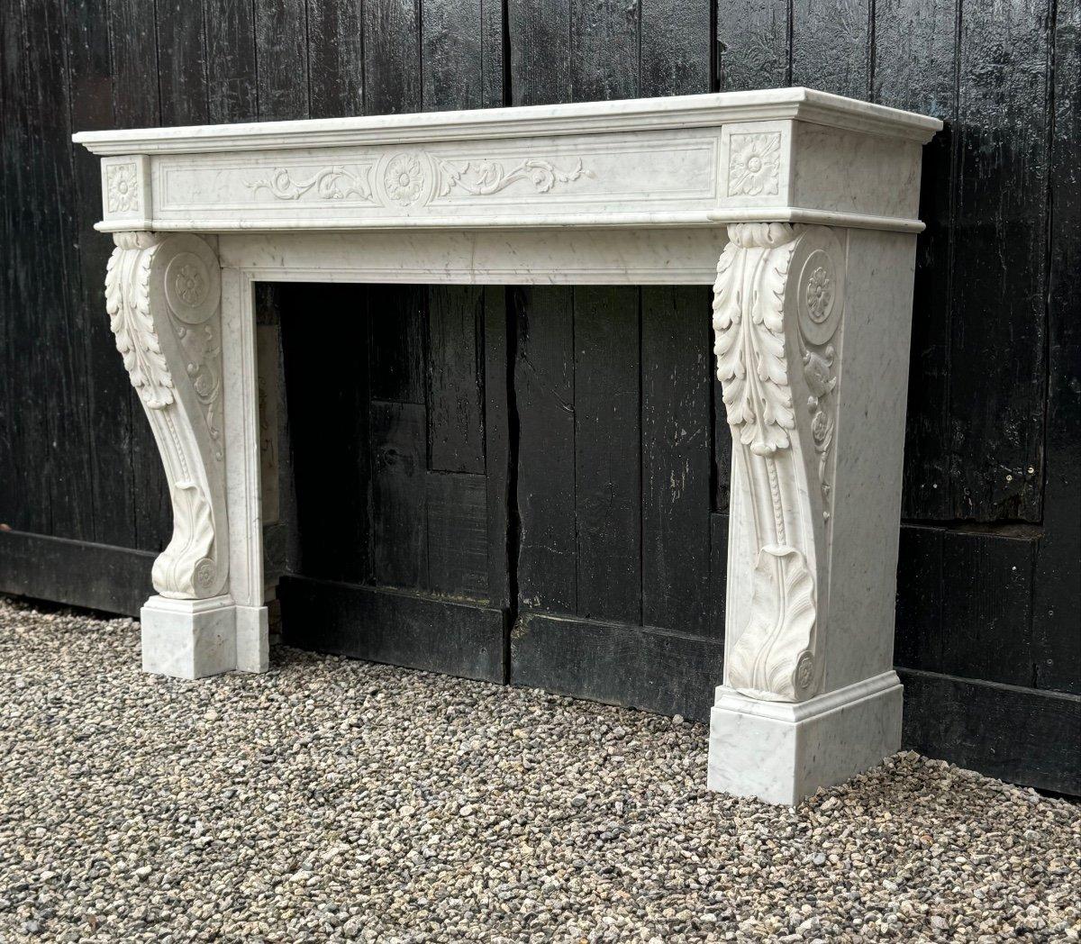 Louis XVI.-Kamin aus weißem Carrara-Marmor, um 1880 

Abmessungen der Feuerstelle: 77,5 x 107cm