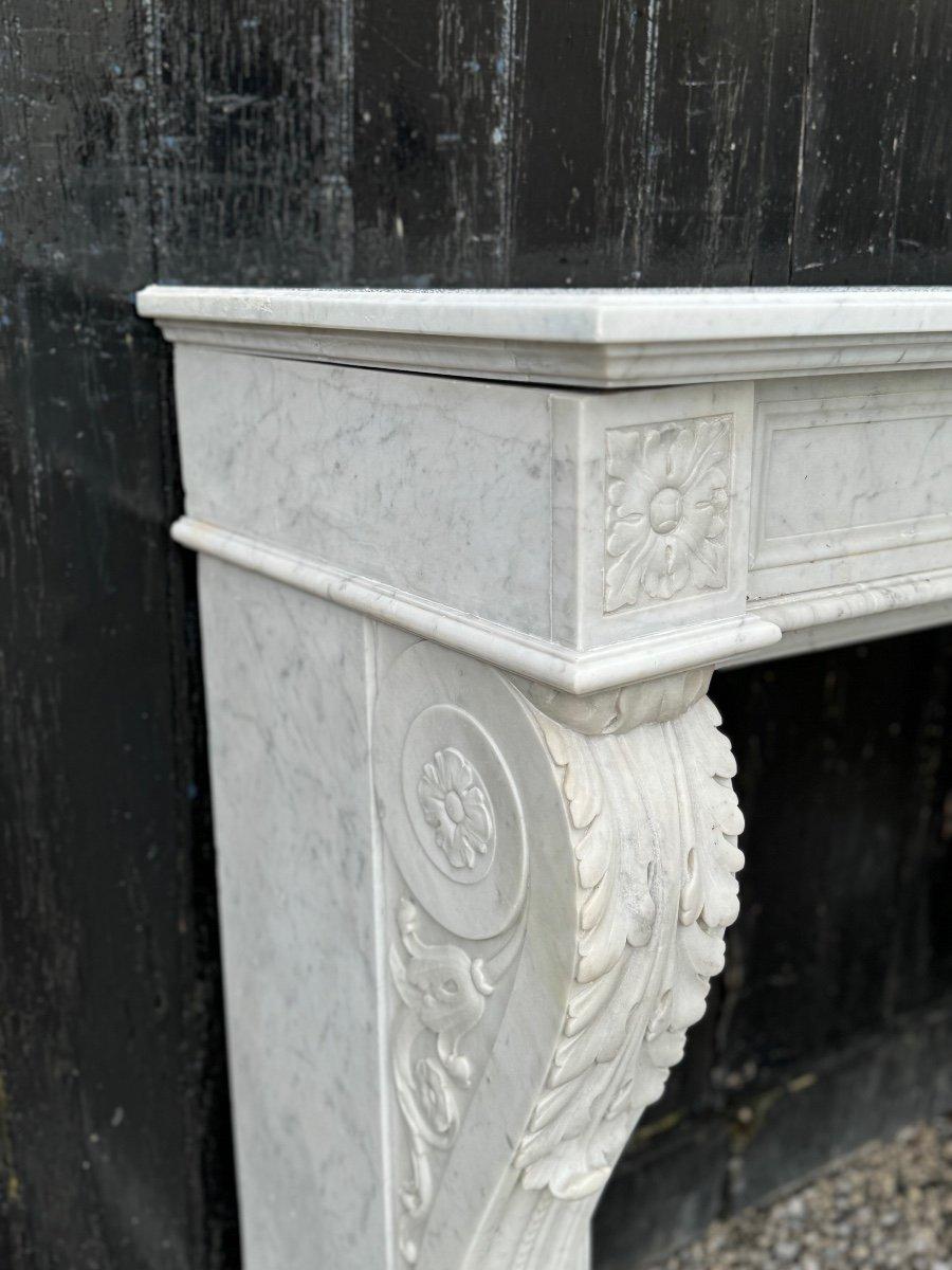 Louis XVI Fireplace In White Carrara Marble Circa 1880 In Excellent Condition For Sale In Honnelles, WHT