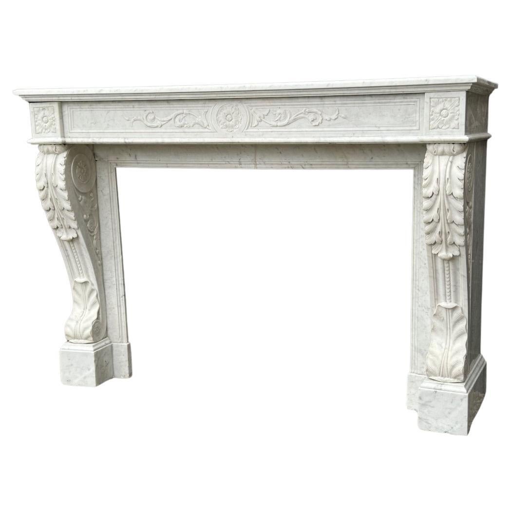 Cheminée Louis XVI en marbre blanc de Carrare Circa 1880
