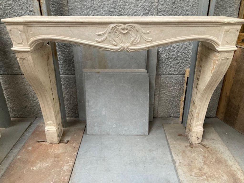 Louis XV fireplace mantel in Burgundian stone, and dating from the 19th century
Inside dimensions : 120cm wide & 92cm high