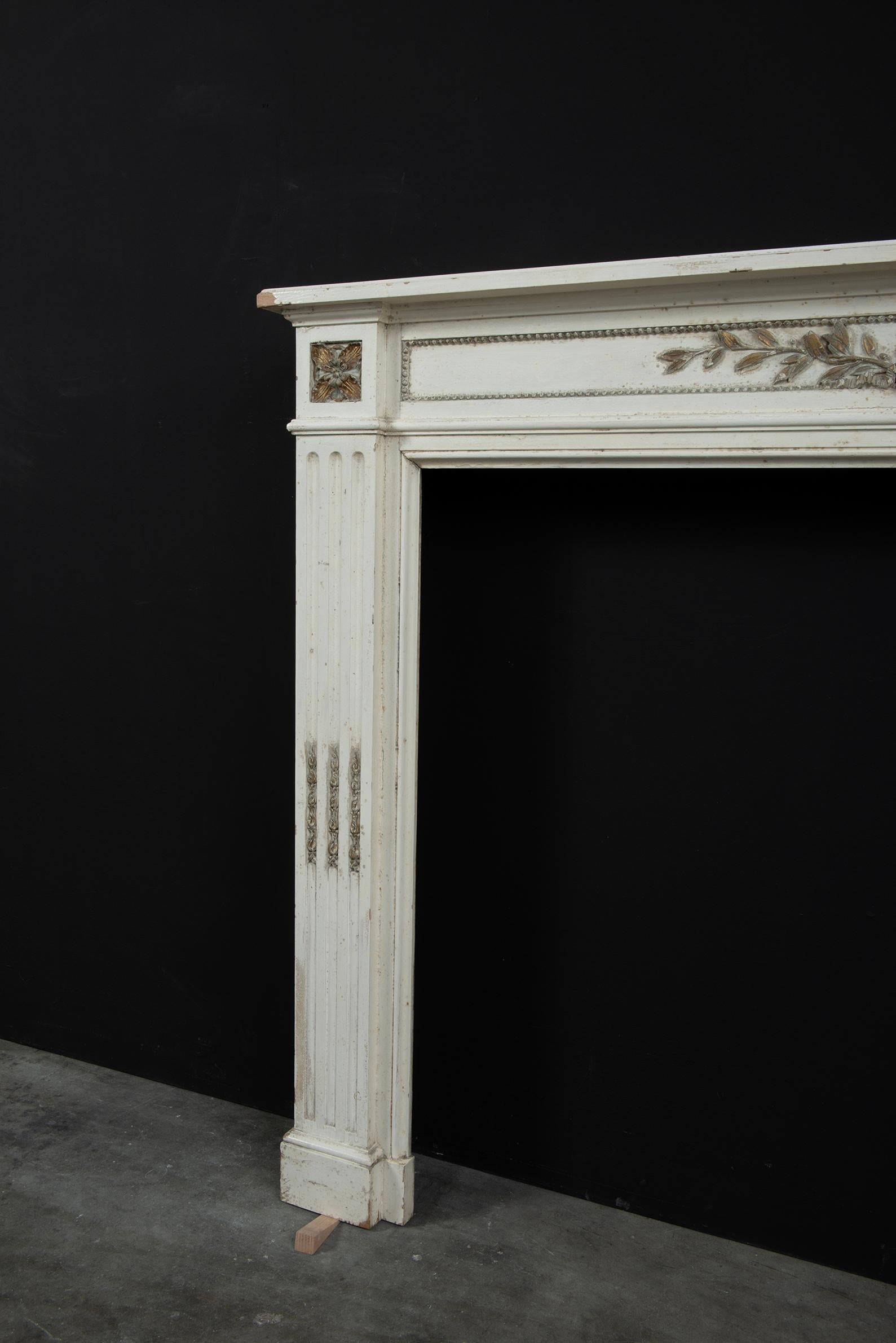 Louis XVI Fireplace Mantel in Wood In Fair Condition For Sale In Haarlem, Noord-Holland