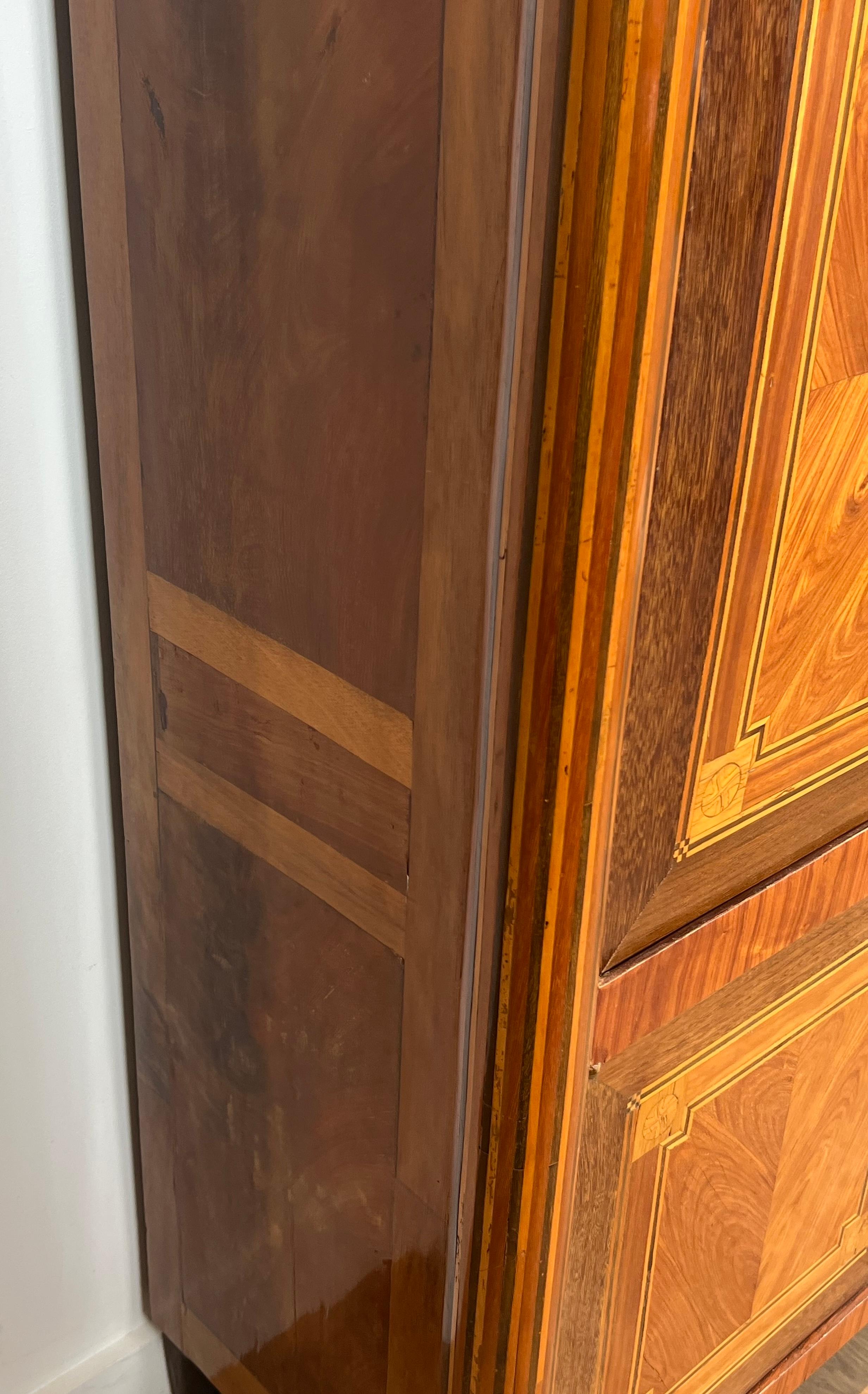 Inizio XIX secolo Segretaria pieghevole Luigi XVI in intarsio e marmo di Carrara in vendita