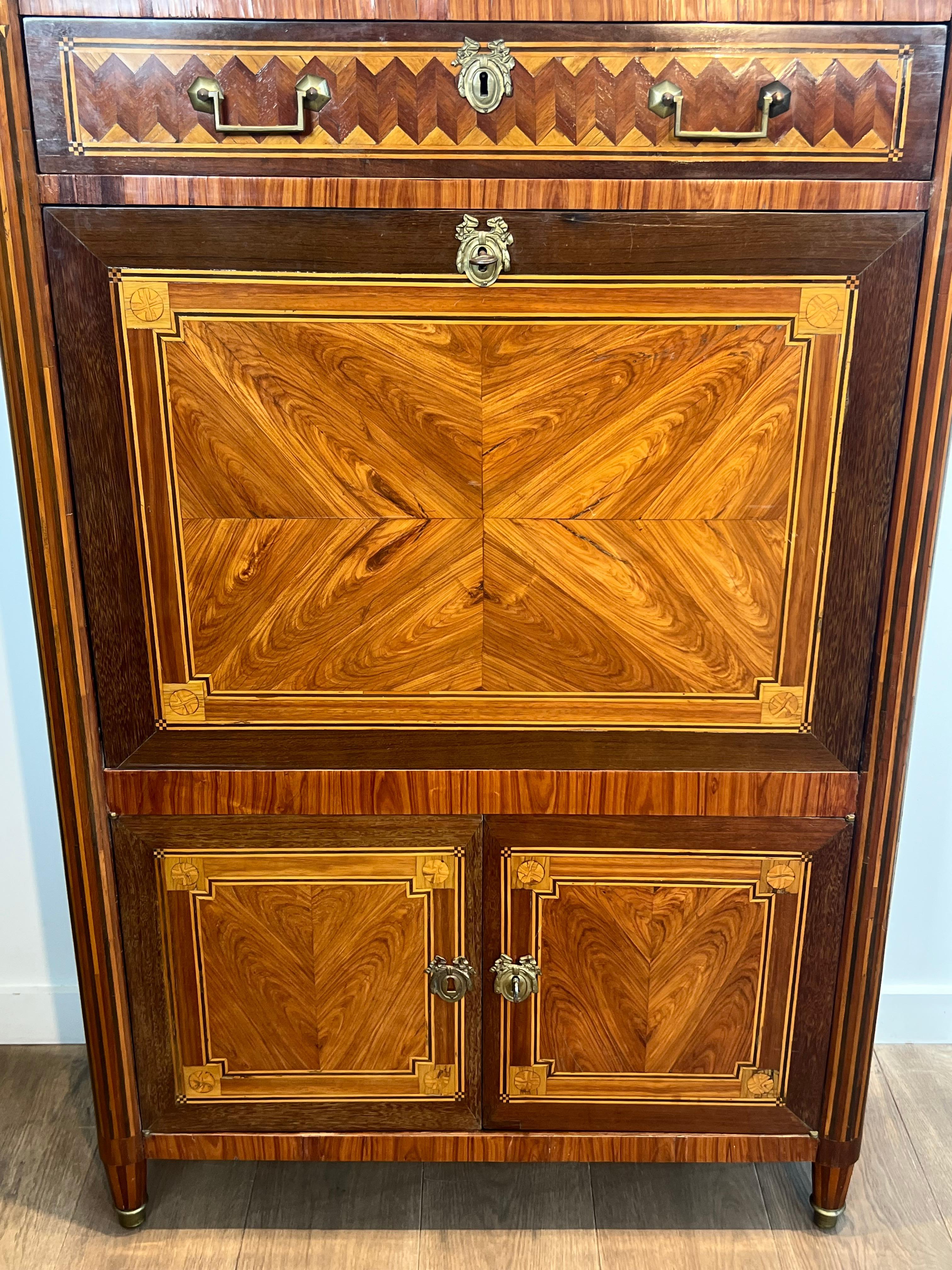 Segretaria pieghevole Luigi XVI in intarsio e marmo di Carrara in vendita 2