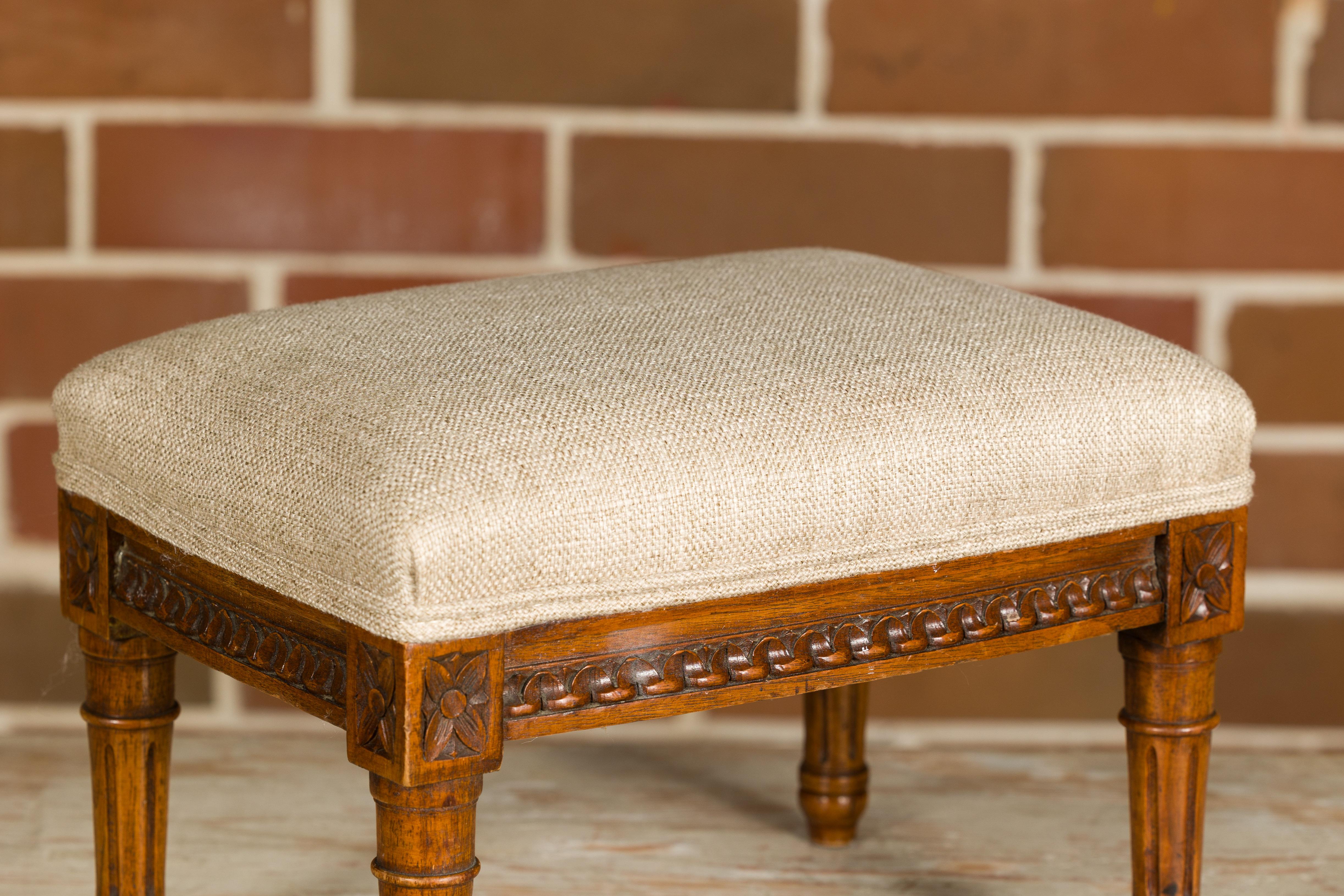 Louis XVI French 1900s Footstool with Carved Rais de Cœurs and Rosettes For Sale 5