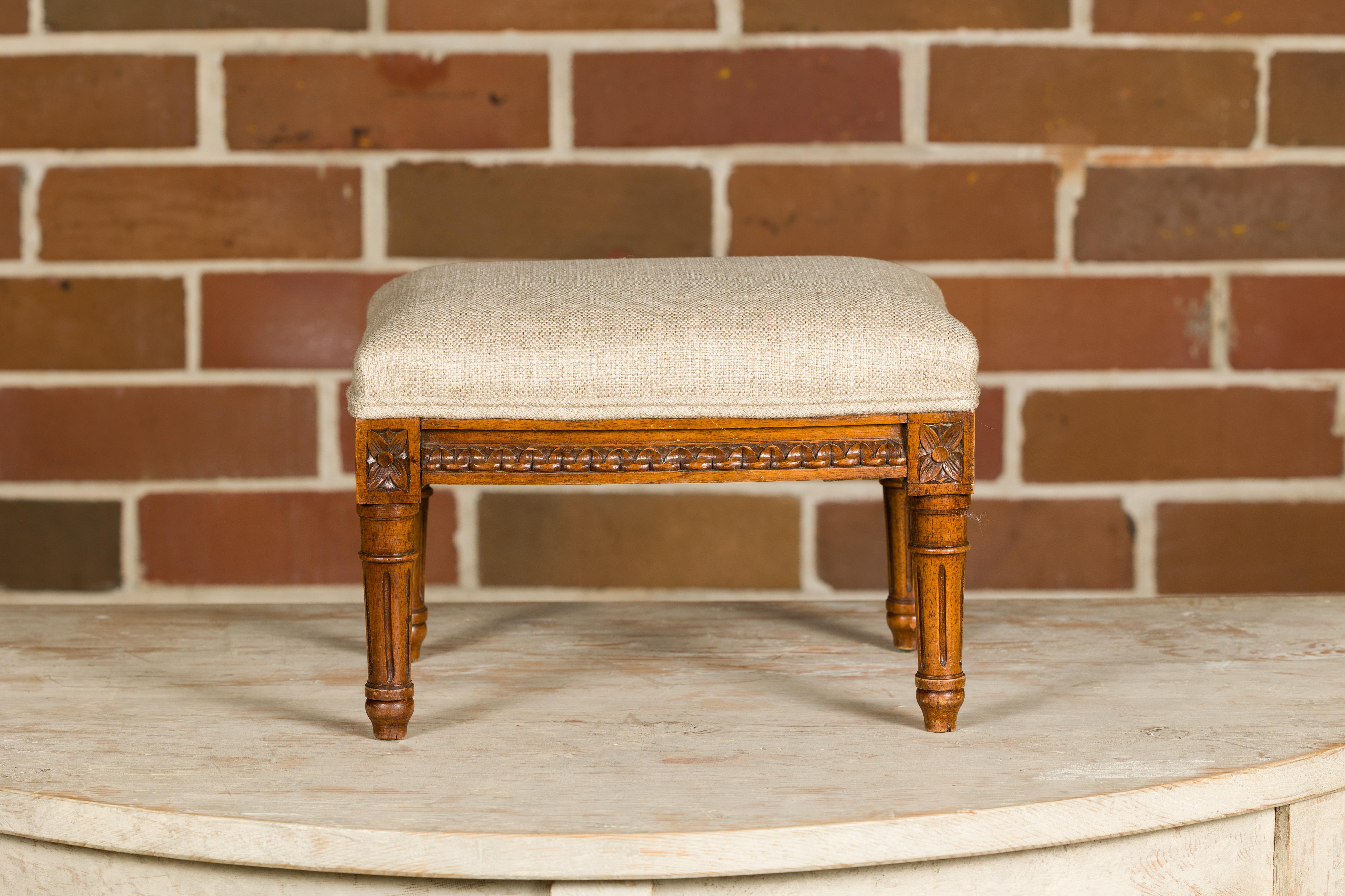 Louis XVI French 1900s Footstool with Carved Rais de Cœurs and Rosettes For Sale 7