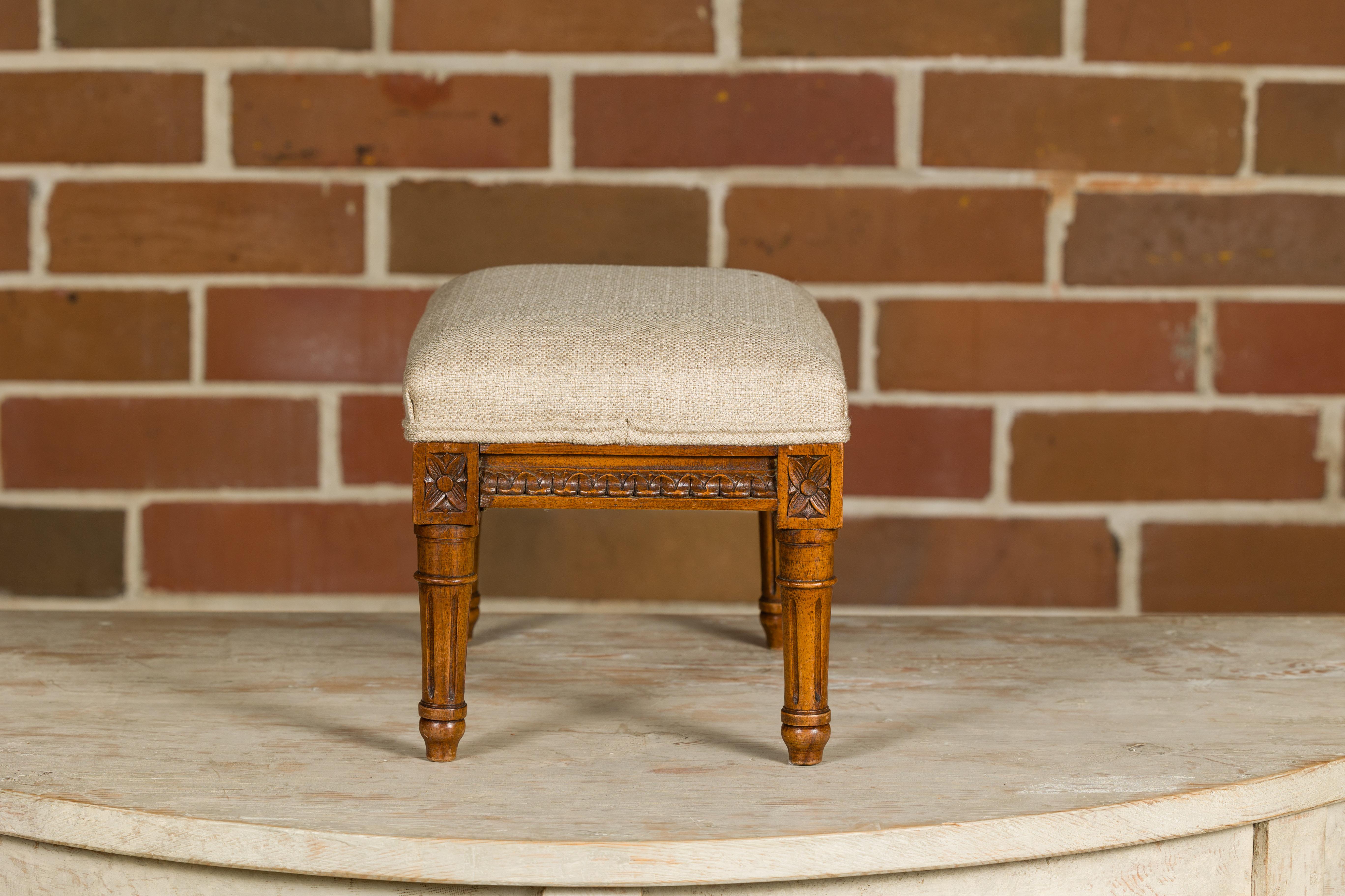 Louis XVI French 1900s Footstool with Carved Rais de Cœurs and Rosettes For Sale 8