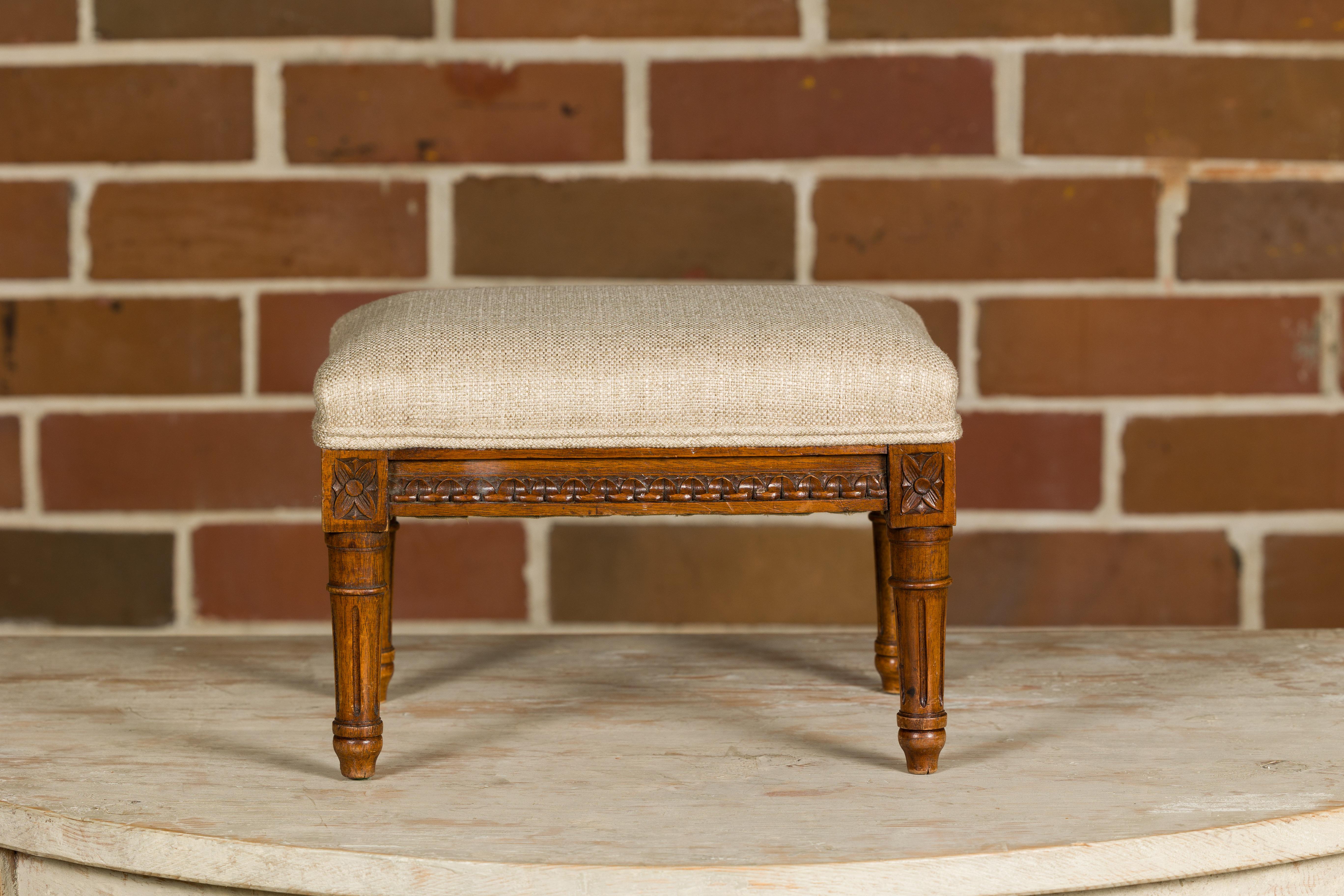 Louis XVI French 1900s Footstool with Carved Rais de Cœurs and Rosettes In Good Condition For Sale In Atlanta, GA