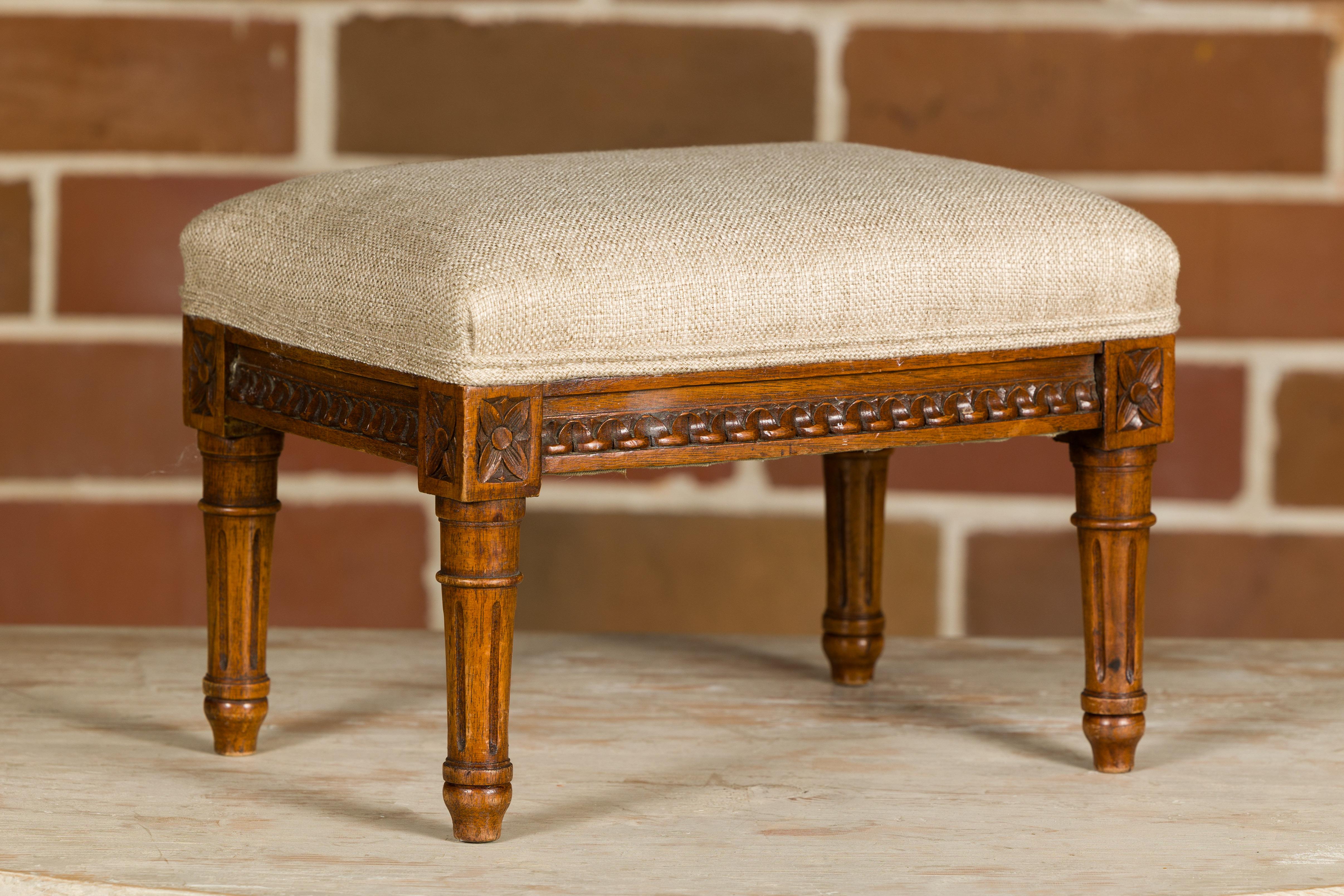 Louis XVI French 1900s Footstool with Carved Rais de Cœurs and Rosettes For Sale 1