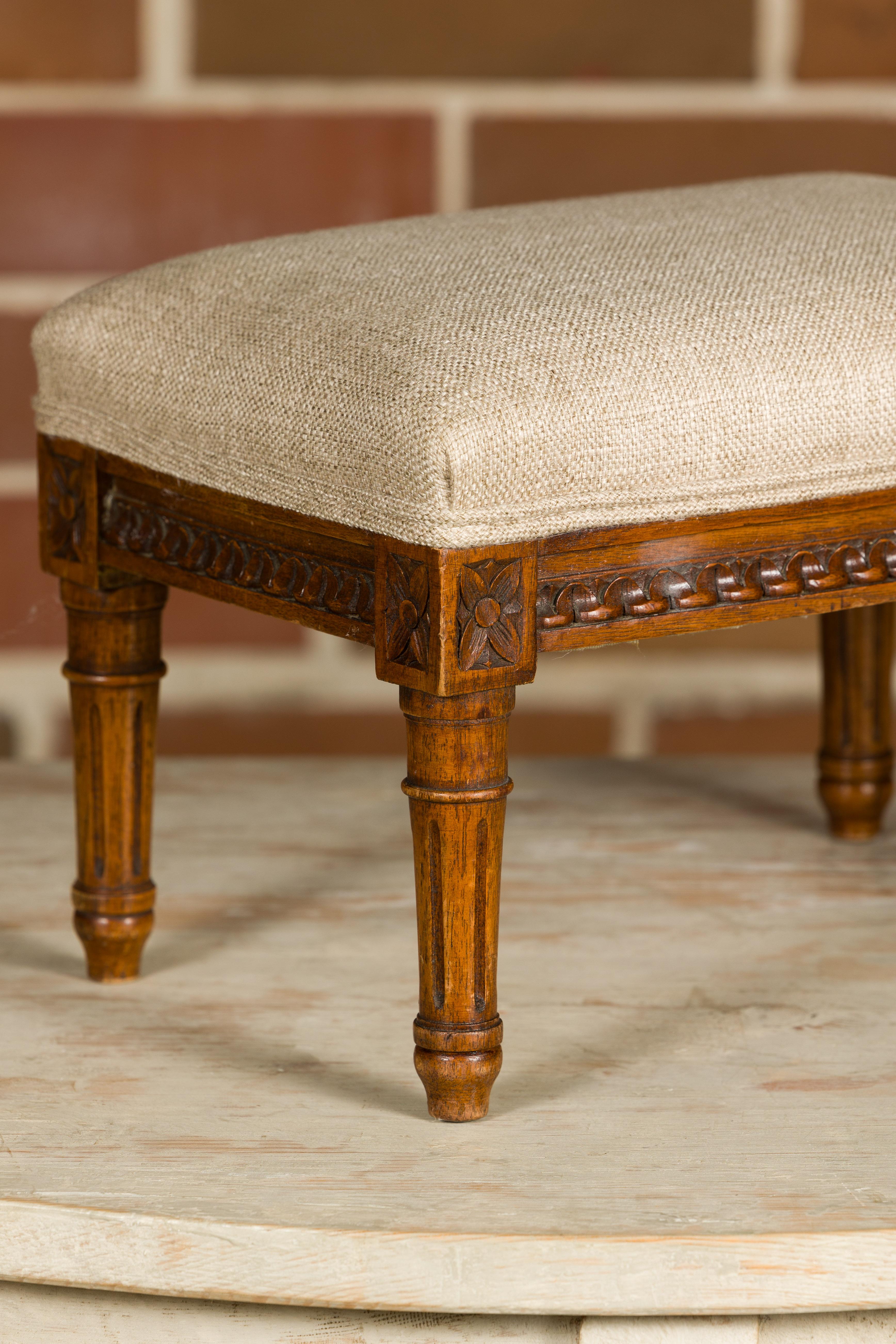 Louis XVI French 1900s Footstool with Carved Rais de Cœurs and Rosettes For Sale 3