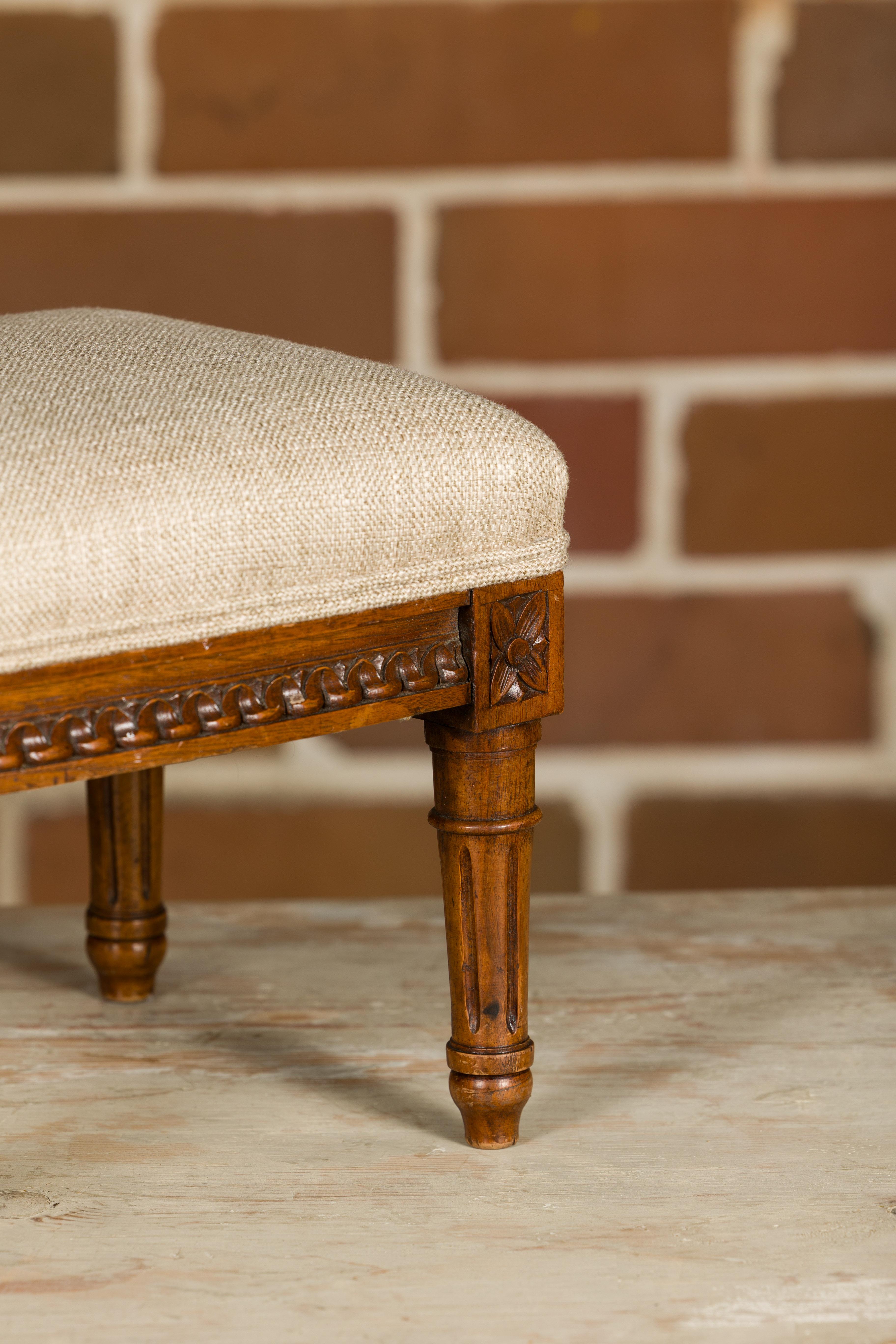 Louis XVI French 1900s Footstool with Carved Rais de Cœurs and Rosettes For Sale 4