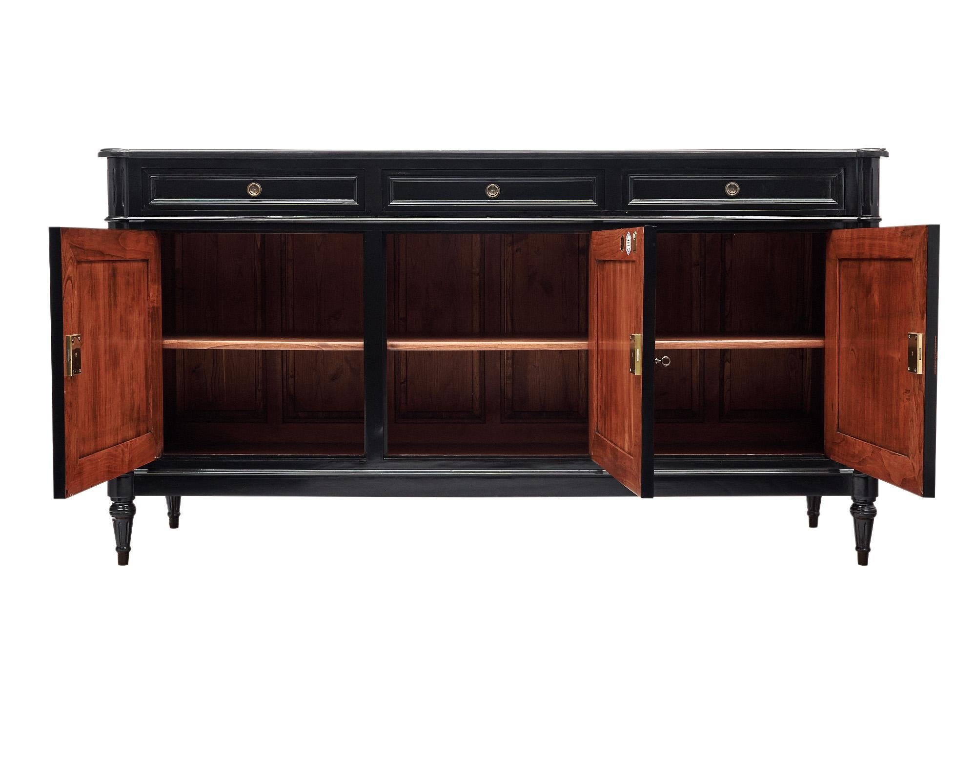Laiton Buffet d'antiquités français Louis XVI en vente