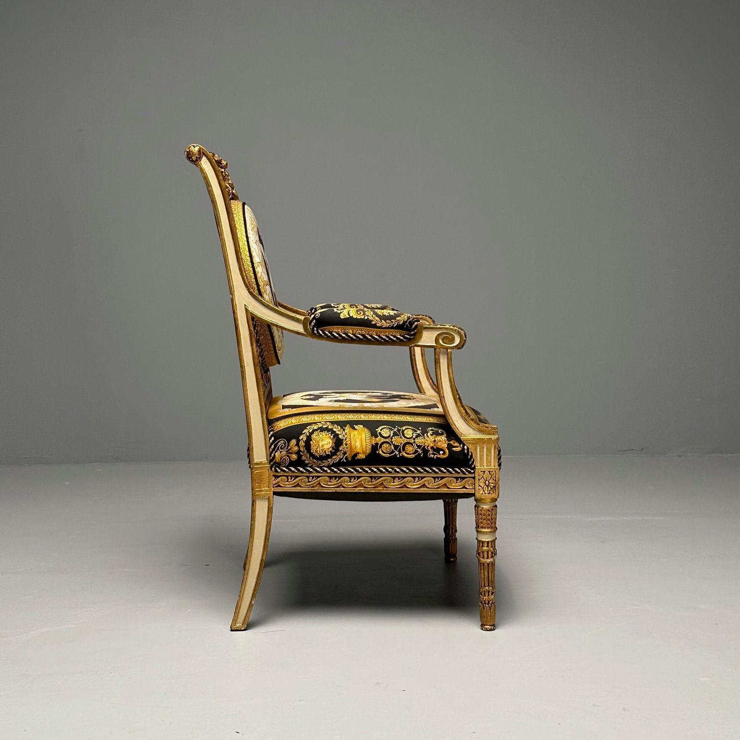 Louis XVI, Französischer Sessel, Versace-Stoff, Giltwood, Frankreich, 1960er Jahre (Vergoldetes Holz) im Angebot