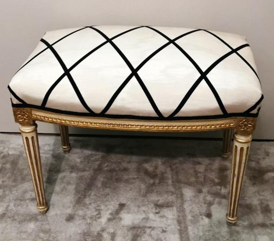 Louis XVI French Bench In Gold Leaf Wood And Dedar Fabric In Good Condition For Sale In Prato, Tuscany