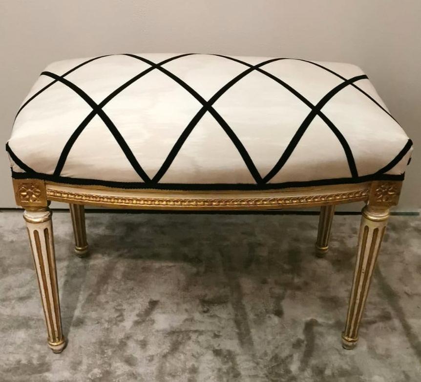 20th Century Louis XVI French Bench In Gold Leaf Wood And Dedar Fabric For Sale