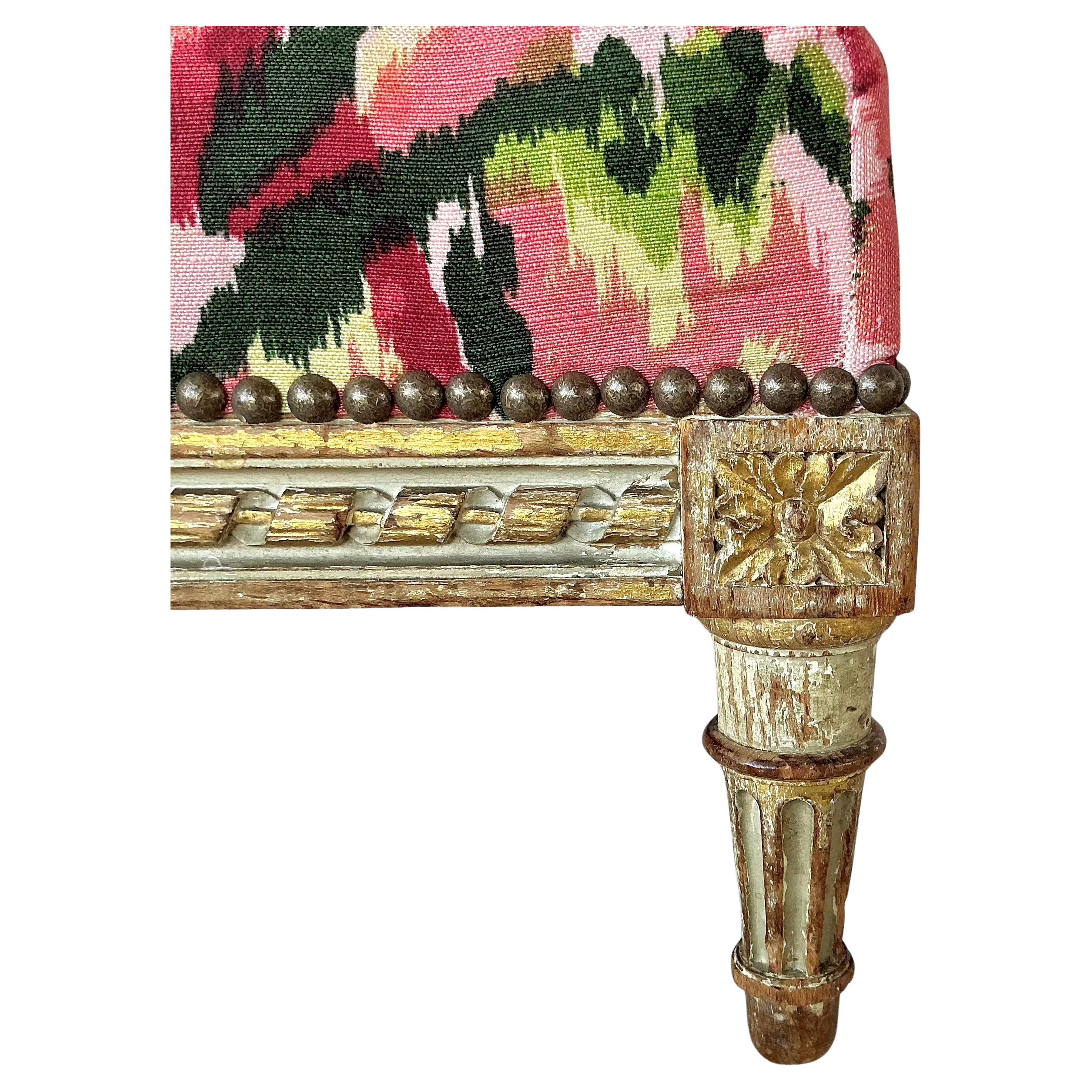 Juego de dos taburetes de pie franceses tallados Luis XVI en Bueno estado para la venta en Bradenton, FL