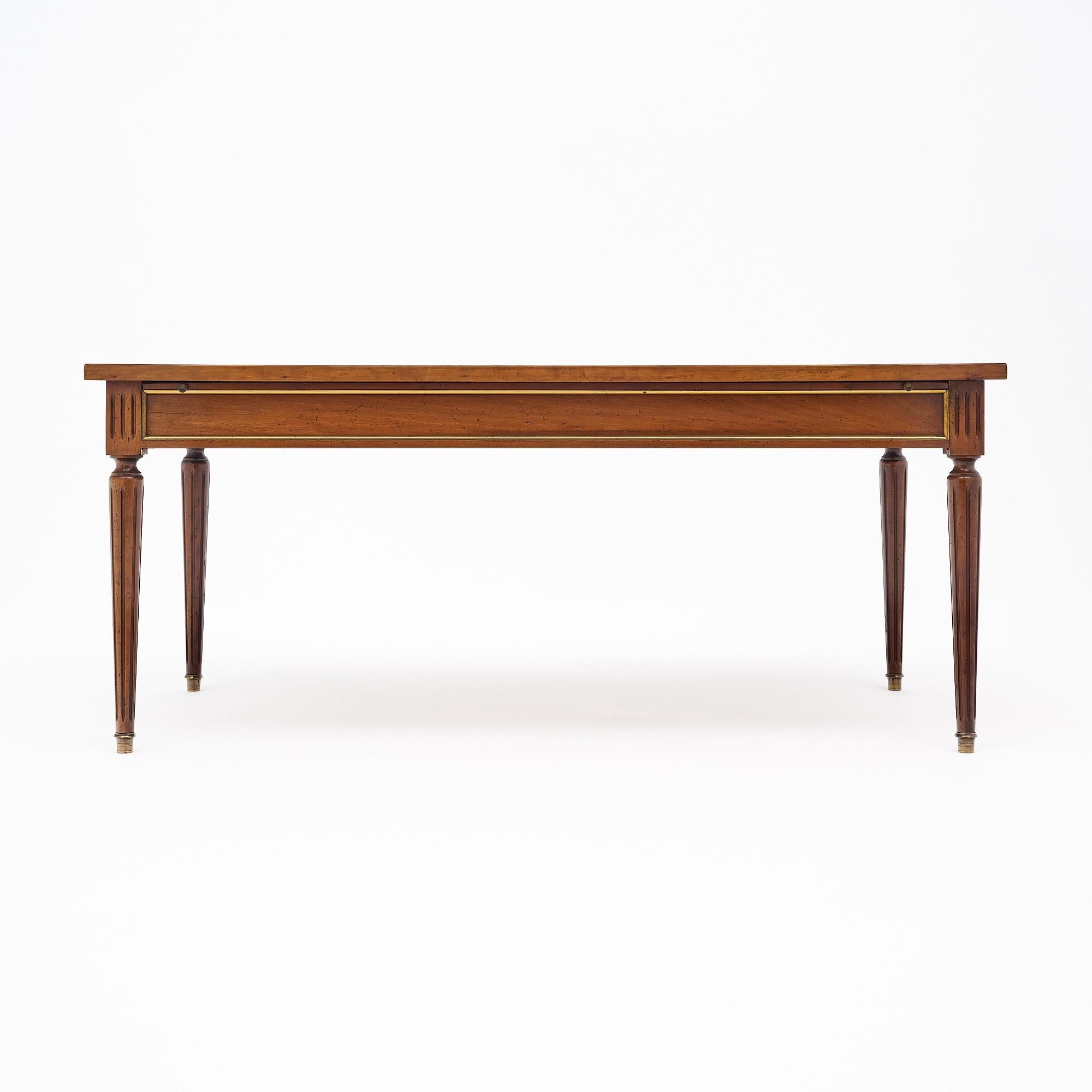Début du 20ème siècle Table basse française Louis XVI en vente