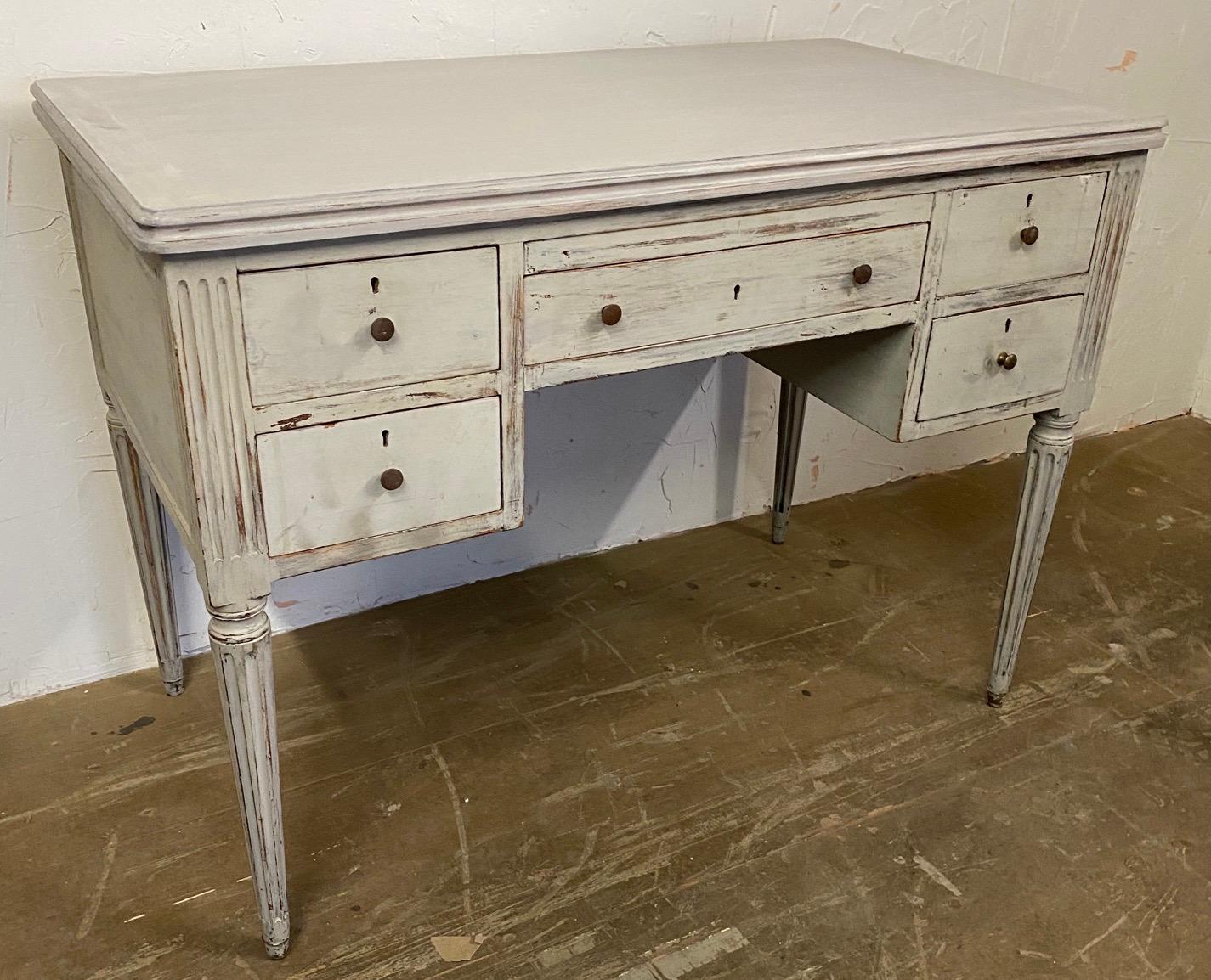 Louis XVI French Country Style Painted Desk In Good Condition In Sheffield, MA