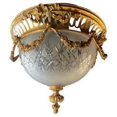 Lustre encastré français de style Louis XVI en bronze doré et cristal gravé